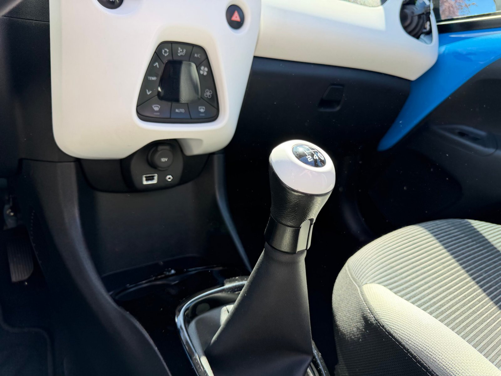 PEUGEOT 108 – 5 Portes TOP 1.2 VTi 12V 82 cv Allure Top