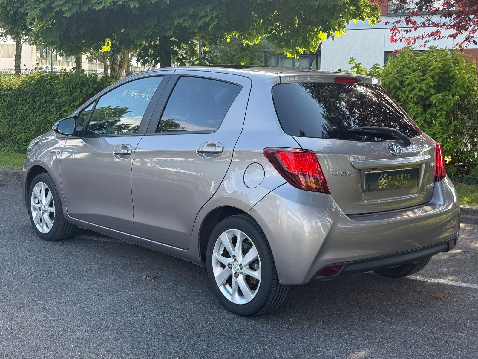 TOYOTA Yaris 3 Phase 2 1.5 VVTi 16V HSD Hybrid 100h E-CVT 75 cv Boîte auto Dynamic