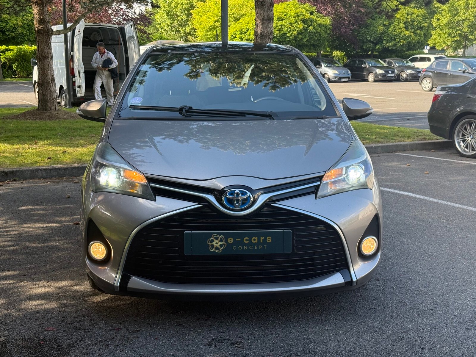 TOYOTA Yaris 3 Phase 2 1.5 VVTi 16V HSD Hybrid 100h E-CVT 75 cv Boîte auto Dynamic