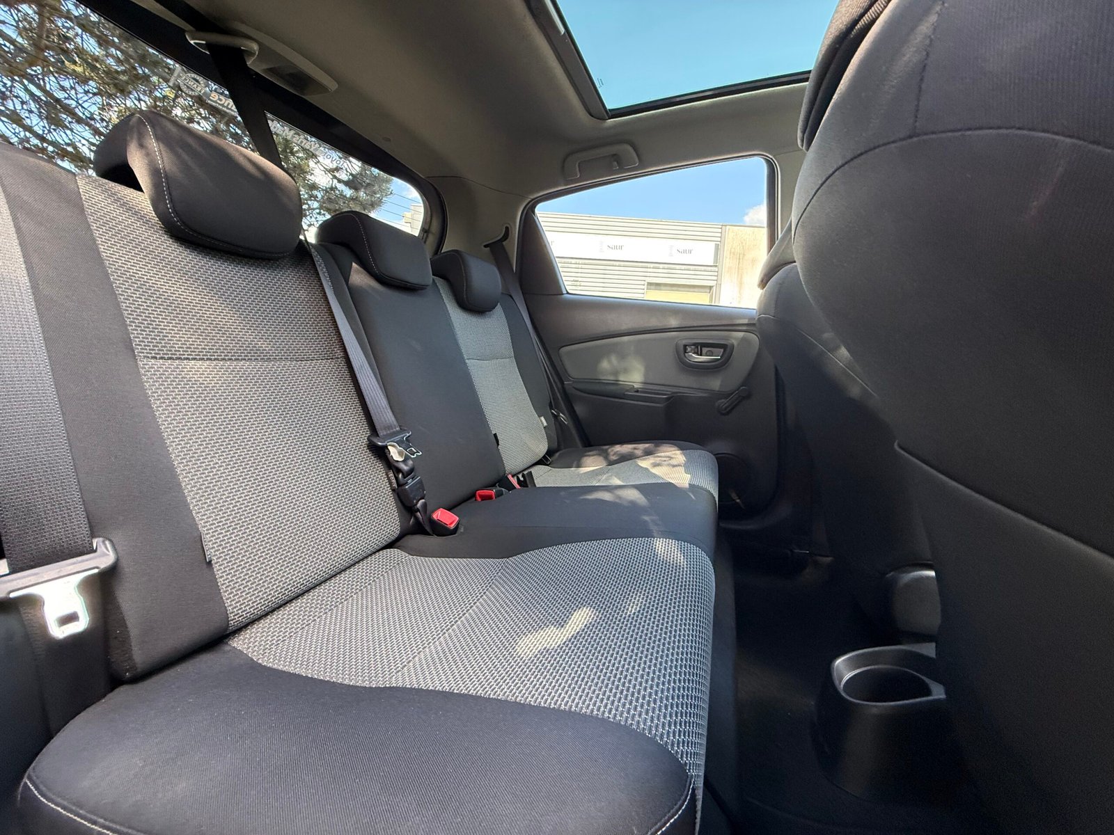 TOYOTA Yaris 3 Phase 2 1.5 VVTi 16V HSD Hybrid 100h E-CVT 75 cv Boîte auto Dynamic