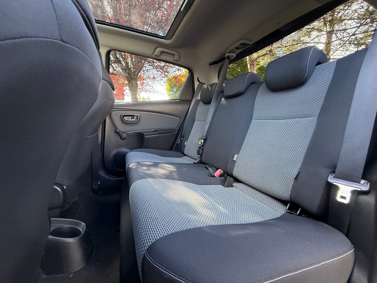 TOYOTA Yaris 3 Phase 2 1.5 VVTi 16V HSD Hybrid 100h E-CVT 75 cv Boîte auto Dynamic
