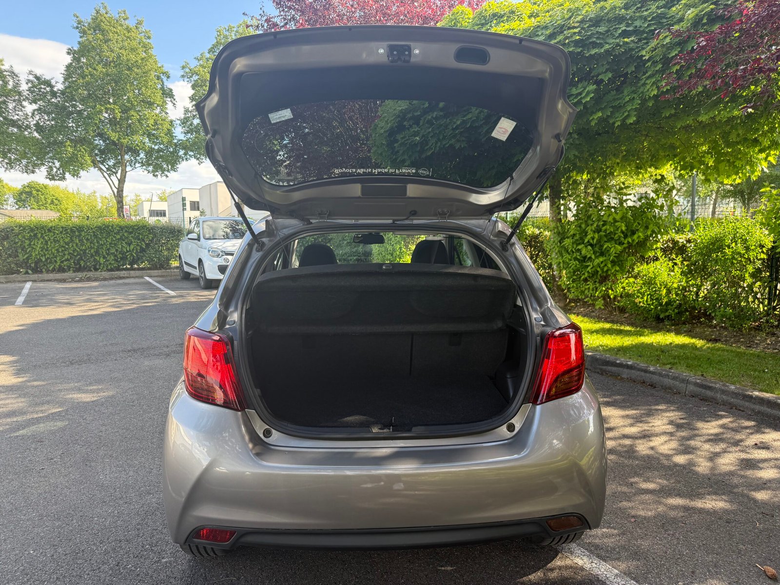 TOYOTA Yaris 3 Phase 2 1.5 VVTi 16V HSD Hybrid 100h E-CVT 75 cv Boîte auto Dynamic