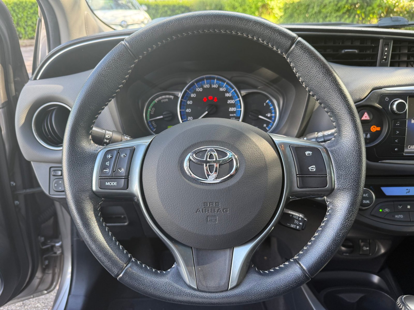 TOYOTA Yaris 3 Phase 2 1.5 VVTi 16V HSD Hybrid 100h E-CVT 75 cv Boîte auto Dynamic