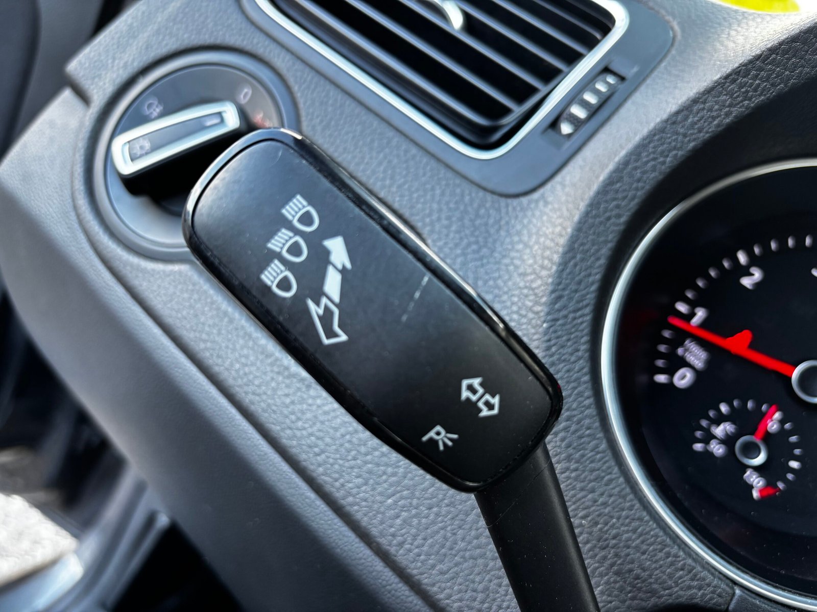 VOLKSWAGEN Polo – V 5 portes Phase 2 1.0 i 12V 60 cv