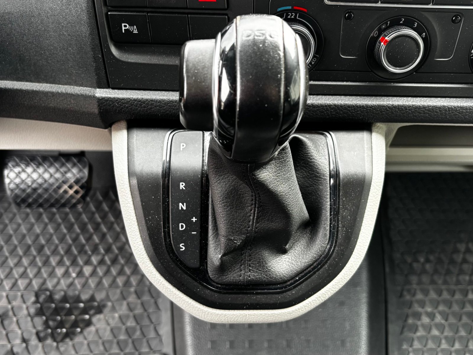 Volkswagen t6 Bulli L1H1 2.0 TDI 204 DSG7 Buisness Line Plus 4P