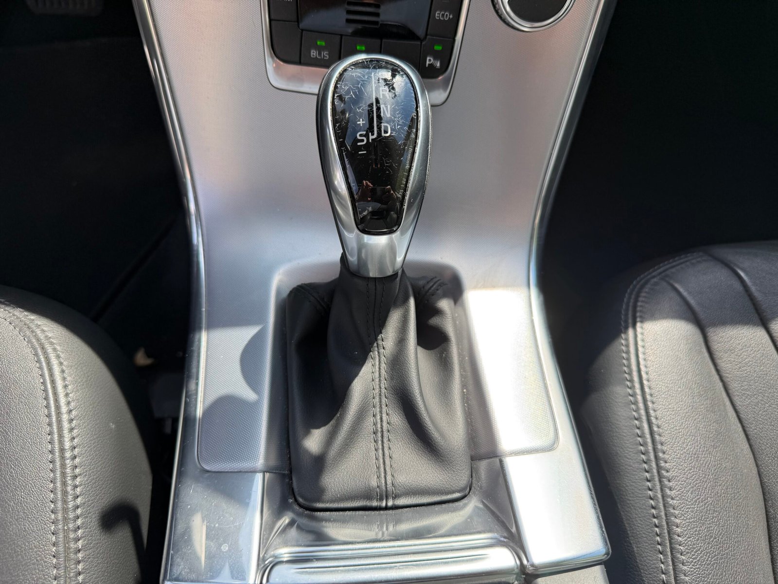 VOLVO XC60 (phase 2) D4 Geartronic 8 190 ch « Summum »