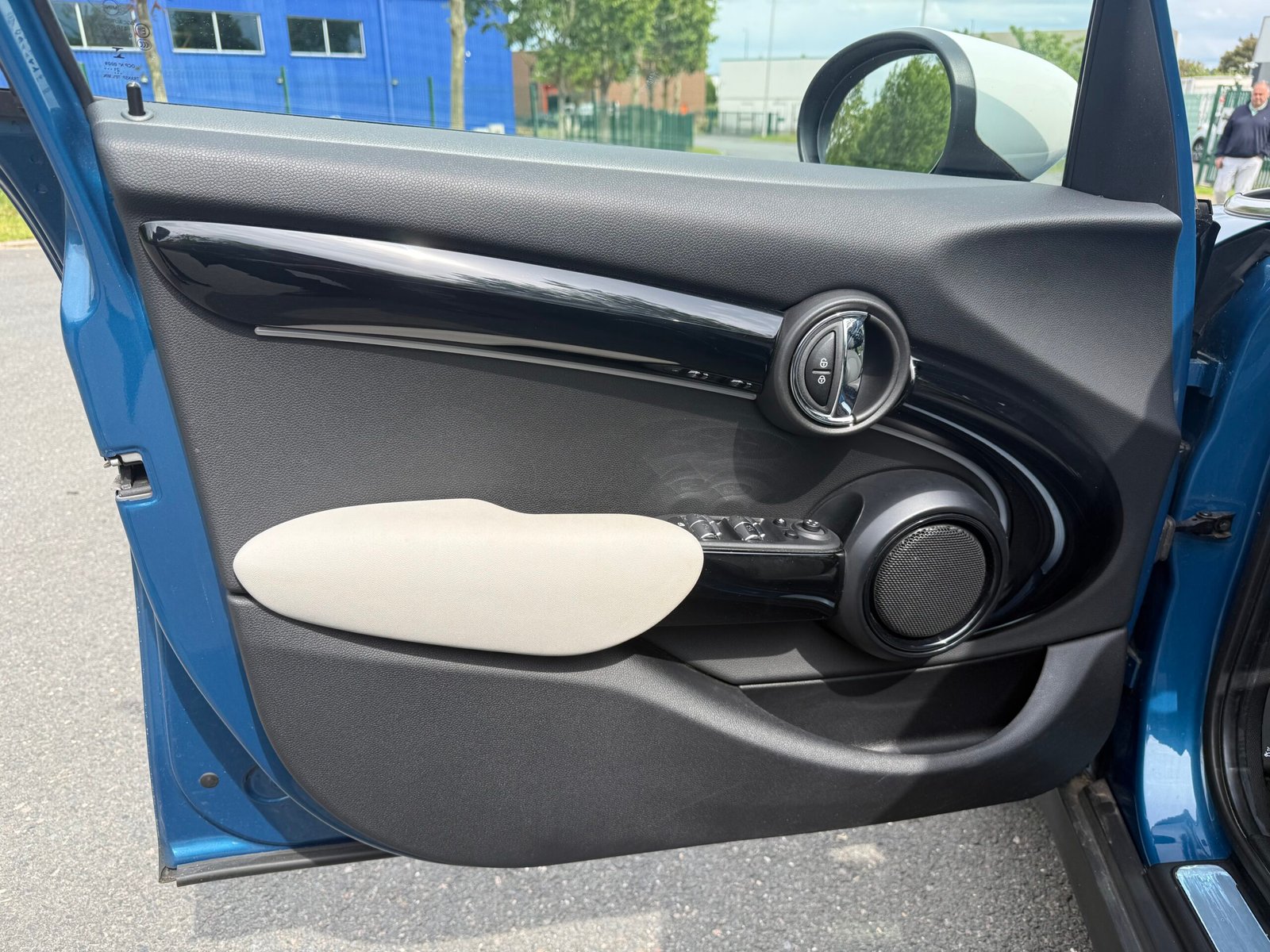MINI Cooper 1.5 DCT7 136 ch 5 portes « Yours »