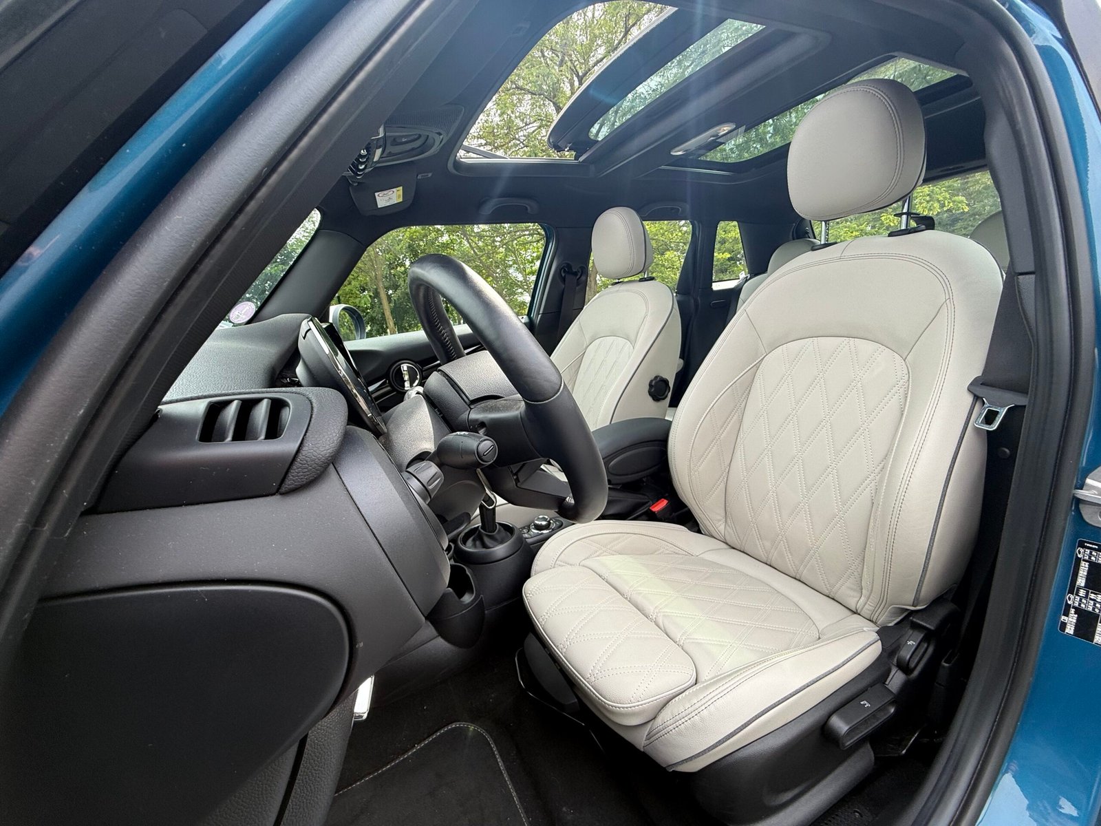 MINI Cooper 1.5 DCT7 136 ch 5 portes « Yours »