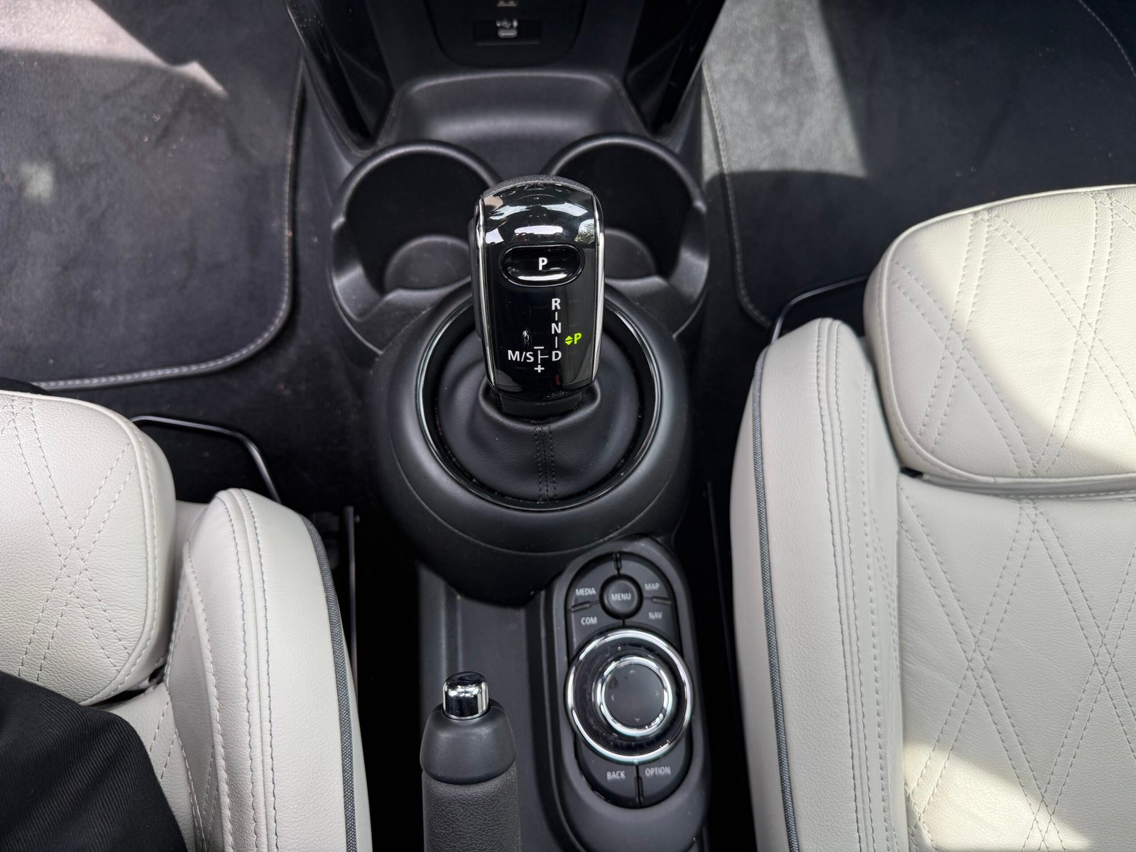 MINI Cooper 1.5 DCT7 136 ch 5 portes « Yours »
