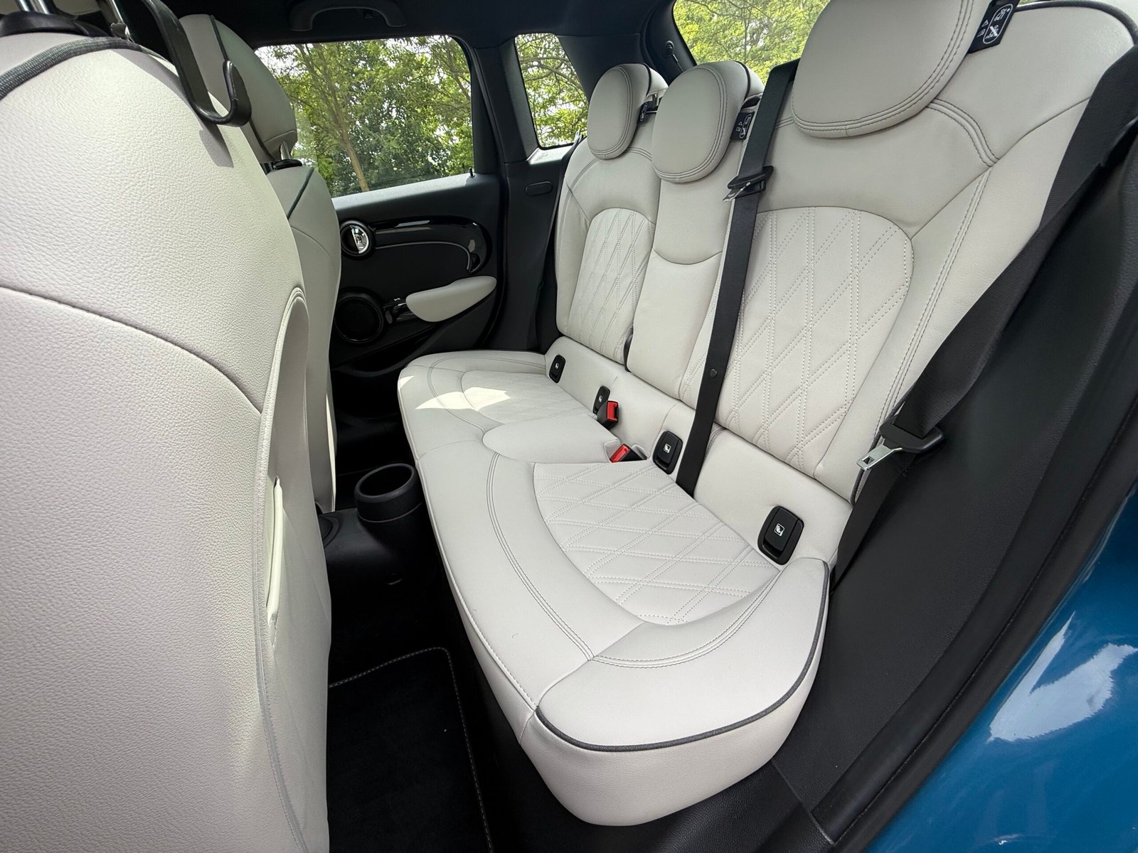 MINI Cooper 1.5 DCT7 136 ch 5 portes « Yours »