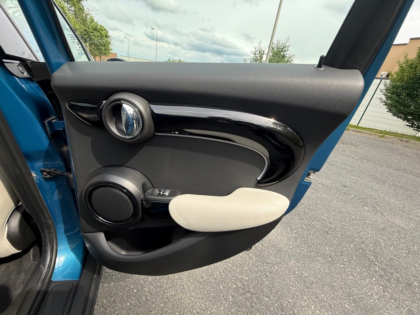 MINI Cooper 1.5 DCT7 136 ch 5 portes « Yours »