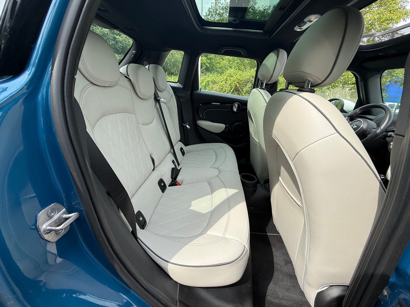 MINI Cooper 1.5 DCT7 136 ch 5 portes « Yours »