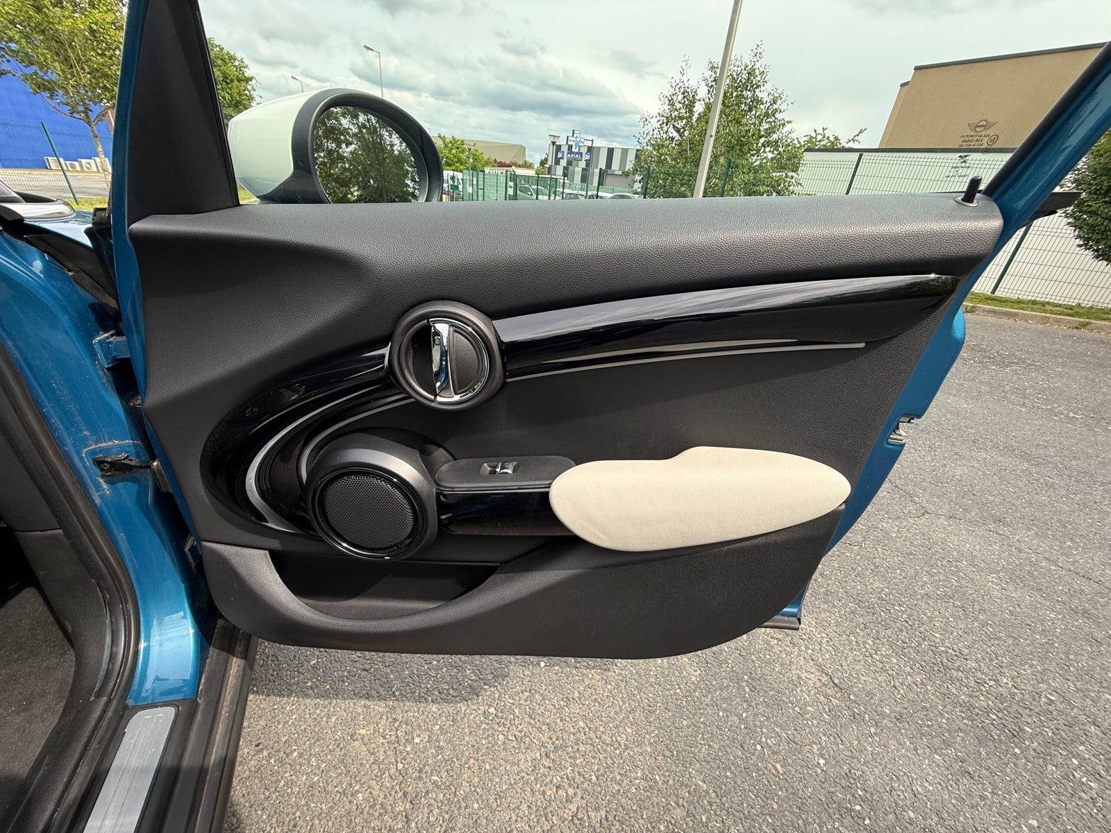 MINI Cooper 1.5 DCT7 136 ch 5 portes « Yours »
