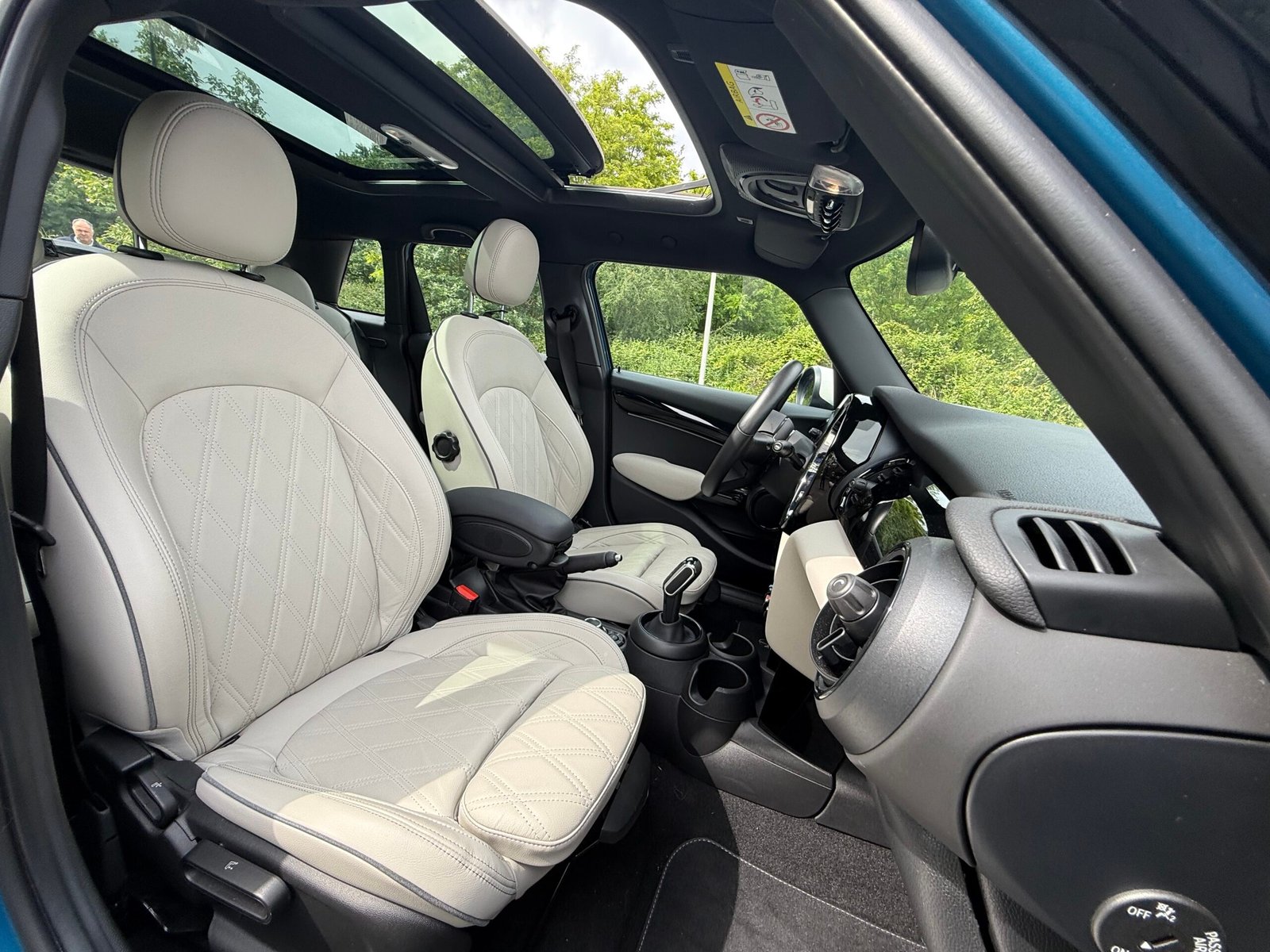 MINI Cooper 1.5 DCT7 136 ch 5 portes « Yours »