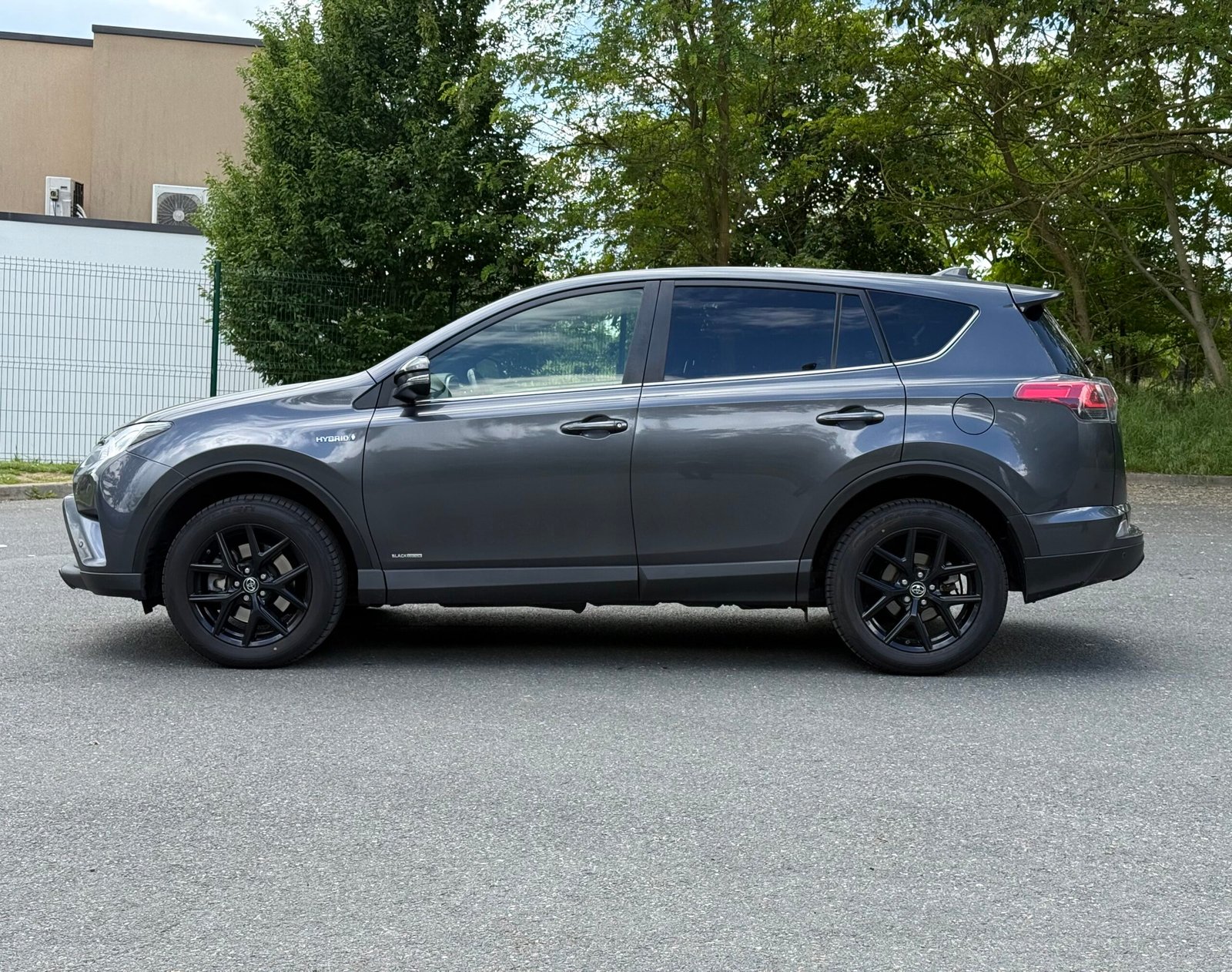 TOYOTA RAV4 IV phase 2 2.5 VVTi 197 Hybrid 4WD E-CVT 155CH « BLACK EDITION »