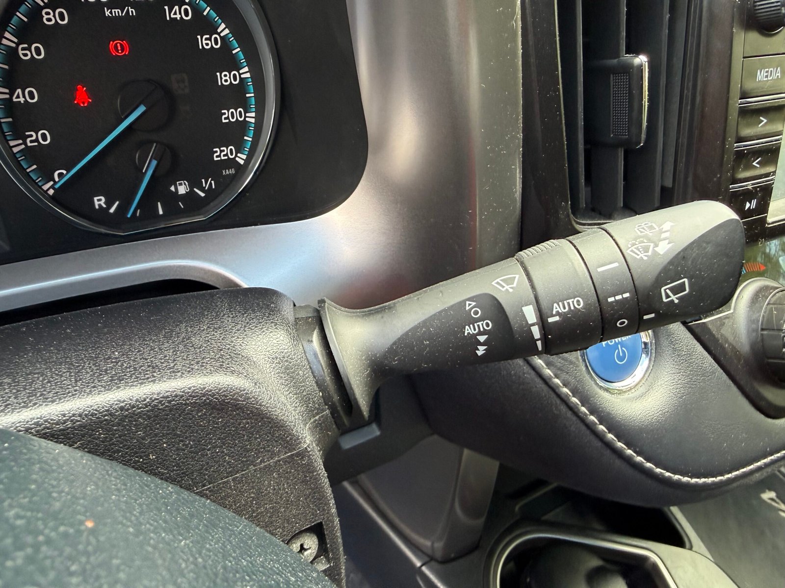 TOYOTA RAV4 IV phase 2 2.5 VVTi 197 Hybrid 4WD E-CVT 155CH « BLACK EDITION »