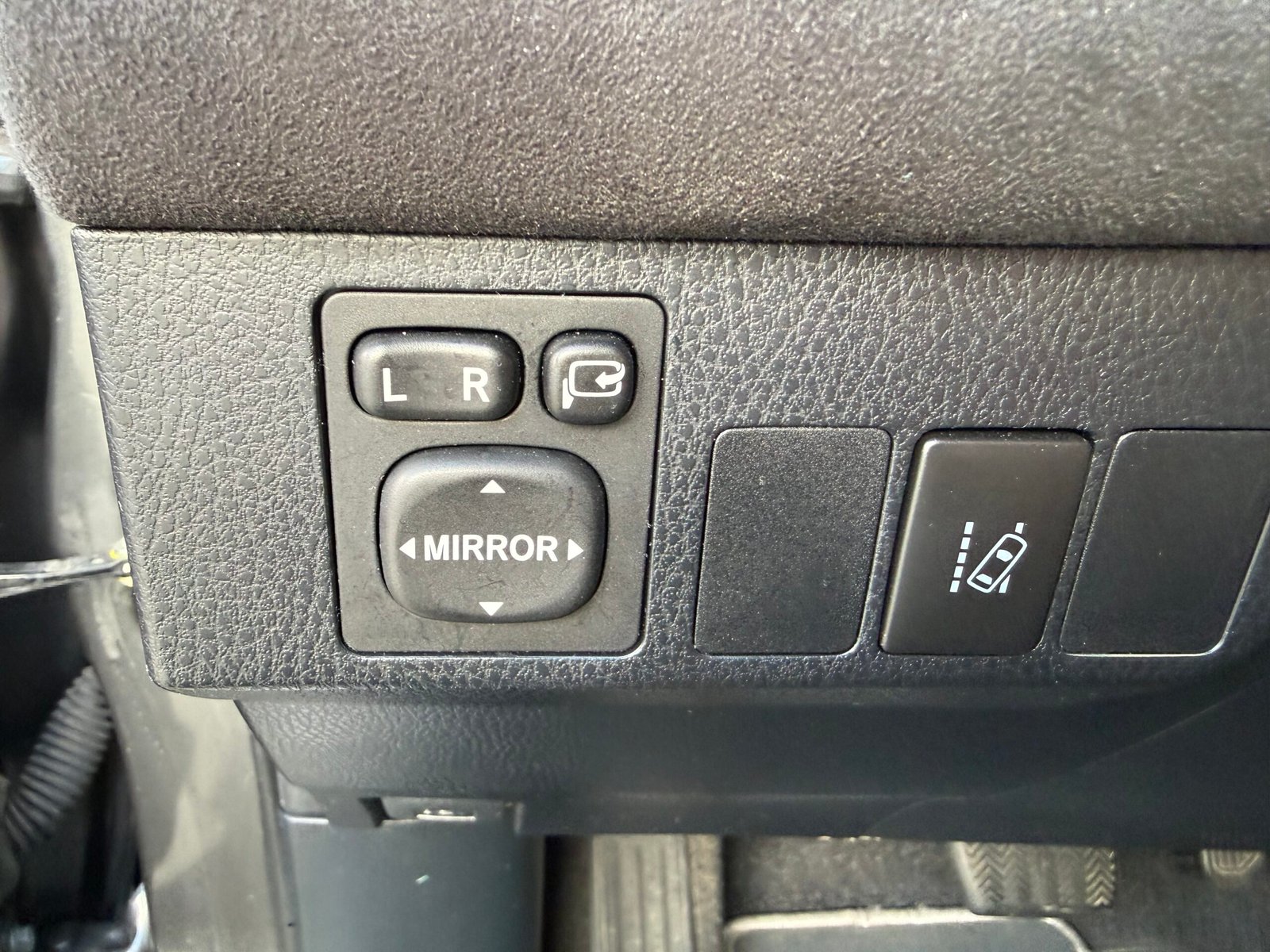 TOYOTA RAV4 IV phase 2 2.5 VVTi 197 Hybrid 4WD E-CVT 155CH « BLACK EDITION »