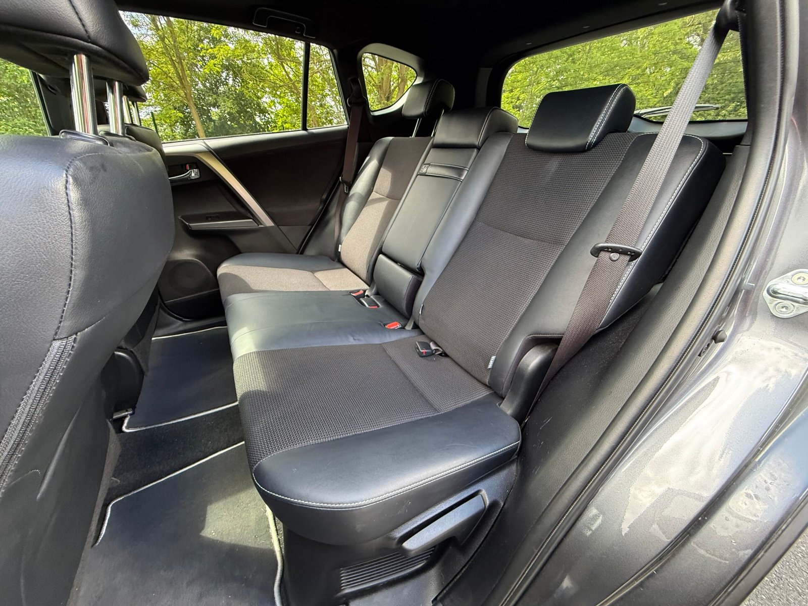 TOYOTA RAV4 IV phase 2 2.5 VVTi 197 Hybrid 4WD E-CVT 155CH « BLACK EDITION »