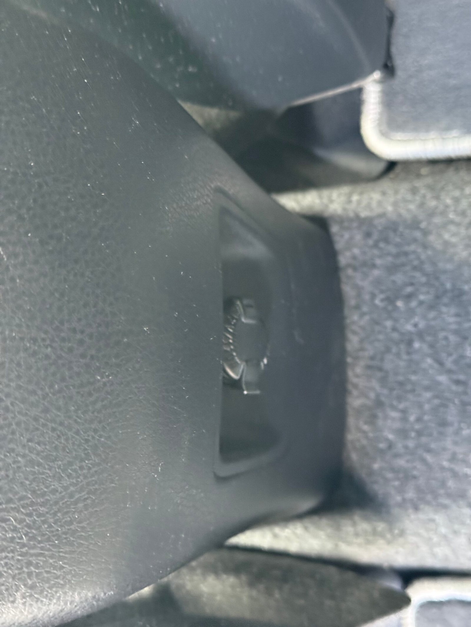TOYOTA RAV4 IV phase 2 2.5 VVTi 197 Hybrid 4WD E-CVT 155CH « BLACK EDITION »