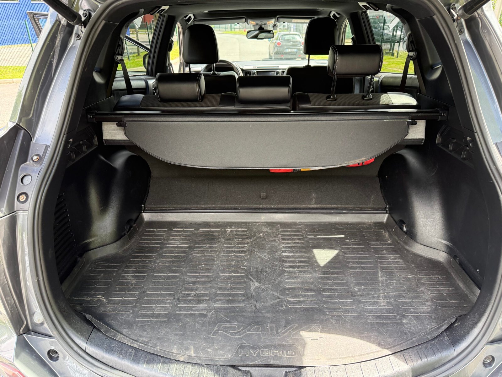 TOYOTA RAV4 IV phase 2 2.5 VVTi 197 Hybrid 4WD E-CVT 155CH « BLACK EDITION »
