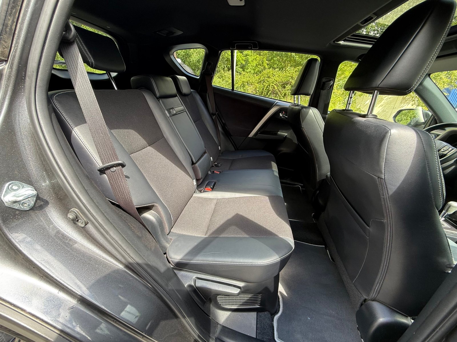 TOYOTA RAV4 IV phase 2 2.5 VVTi 197 Hybrid 4WD E-CVT 155CH « BLACK EDITION »