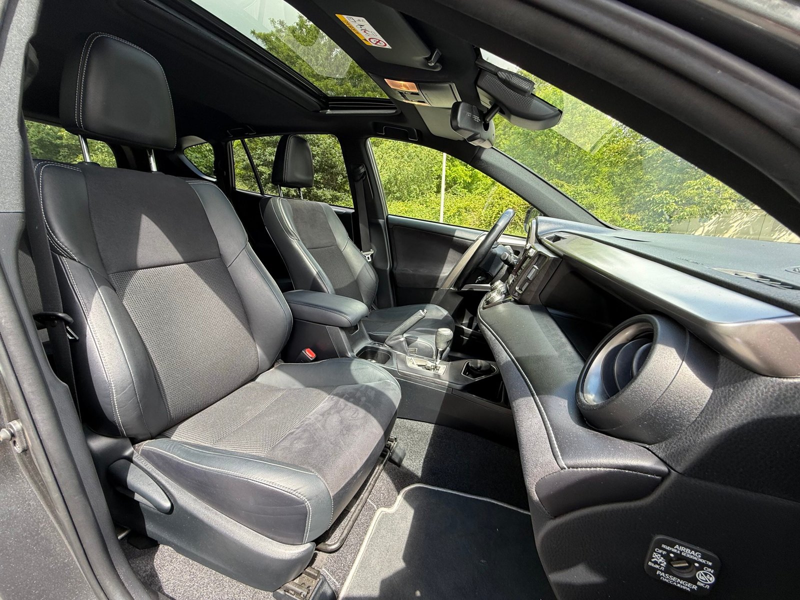 TOYOTA RAV4 IV phase 2 2.5 VVTi 197 Hybrid 4WD E-CVT 155CH « BLACK EDITION »