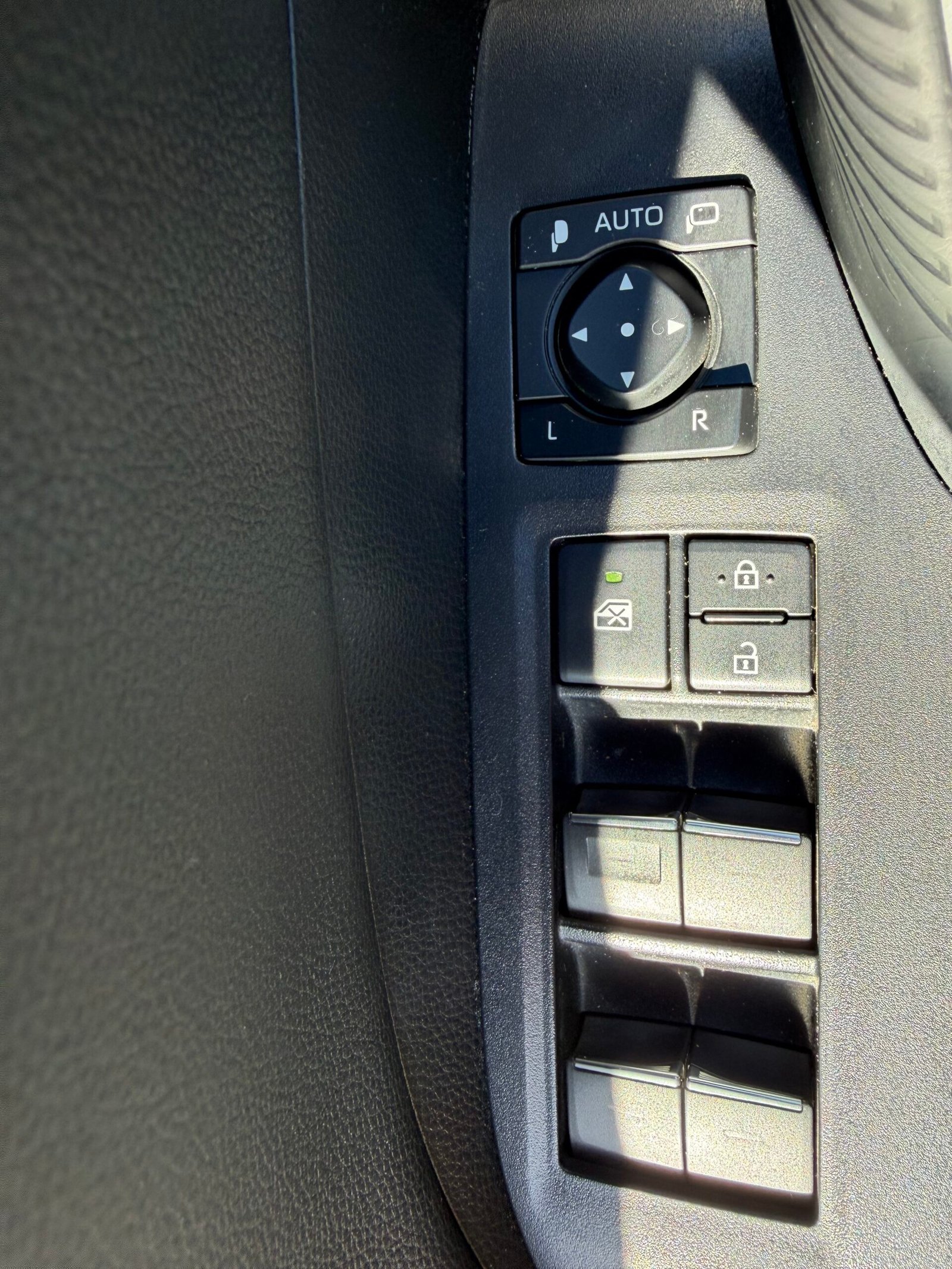 TOYOTA RAV4 2.5 VVT-iE 16V 218 Hybrid 2WD E-CVT 177 cv Boîte auto Dynamic Business ENTRETIEN FULL TOYOTA