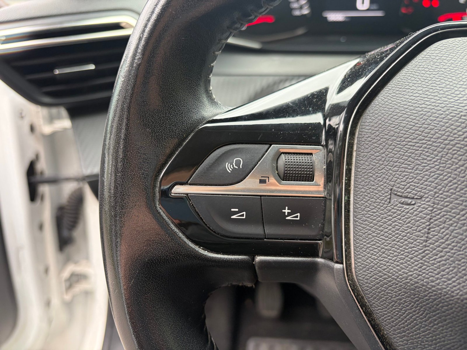 PEUGEOT 208 5 Portes 1.2 PureTech 12V S&S 75 cv Allure