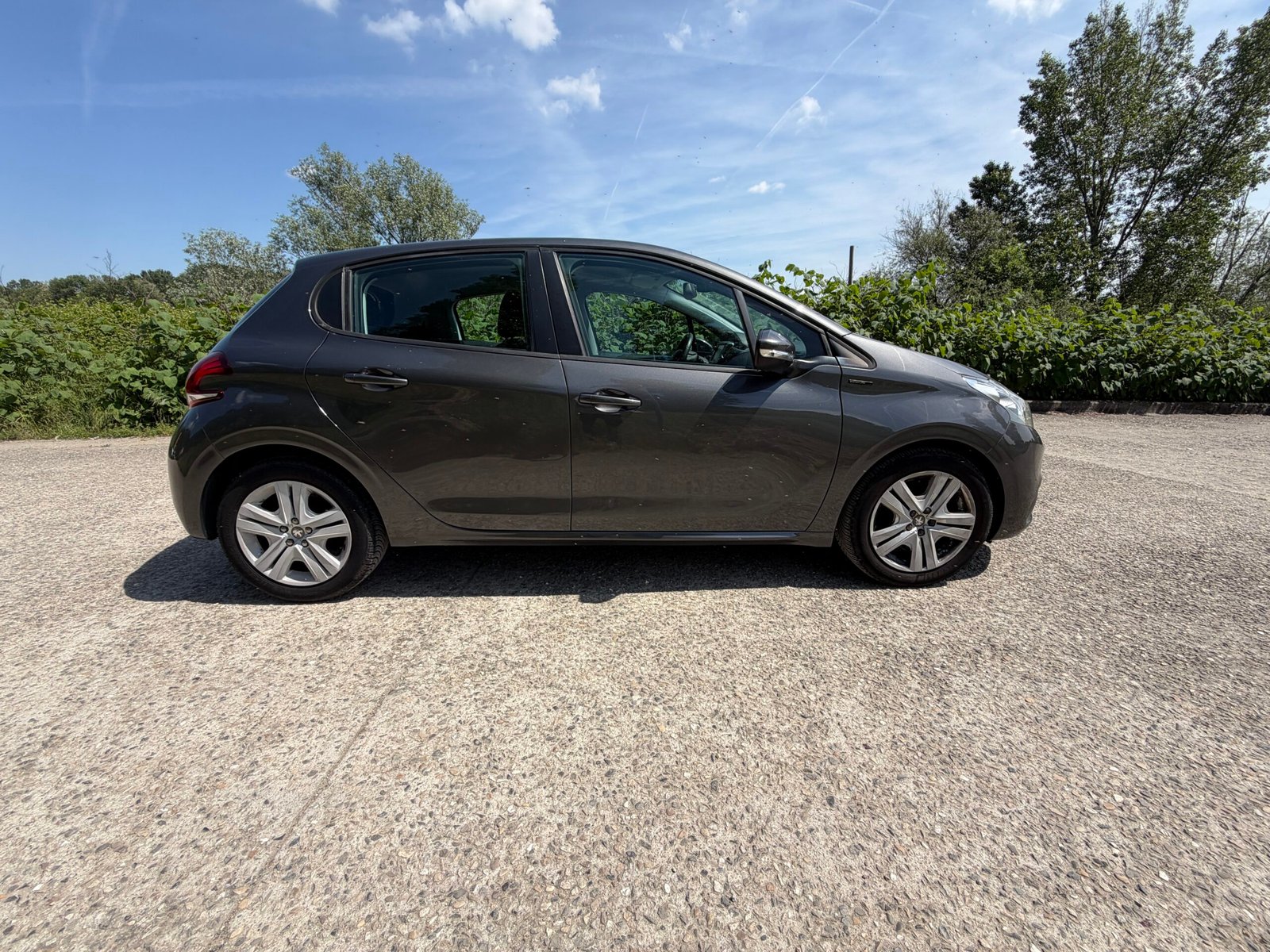 Peugeot 208 « Signature » 1,2 vti 82ch