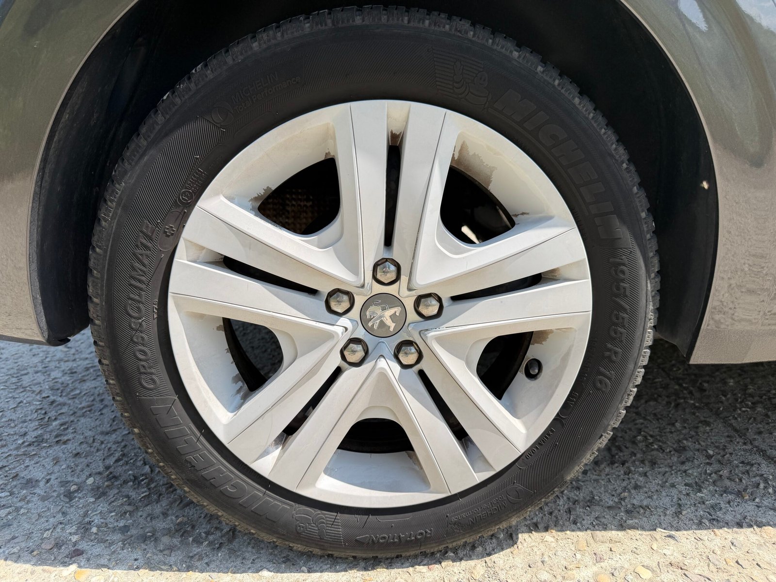 Peugeot 208 « Signature » 1,2 vti 82ch