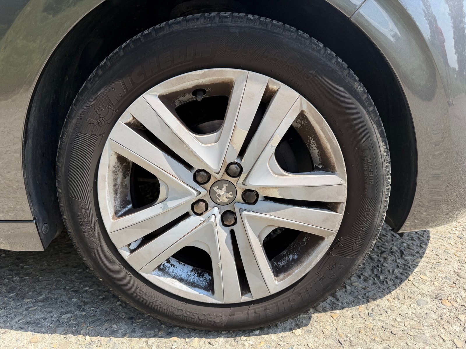 Peugeot 208 « Signature » 1,2 vti 82ch