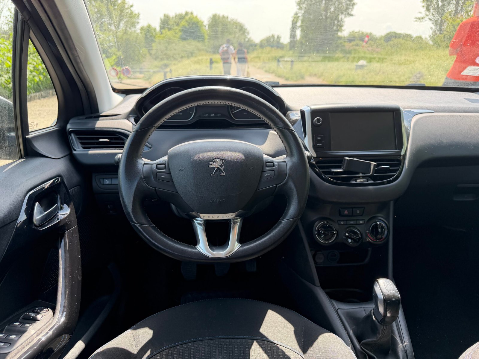 Peugeot 208 « Signature » 1,2 vti 82ch