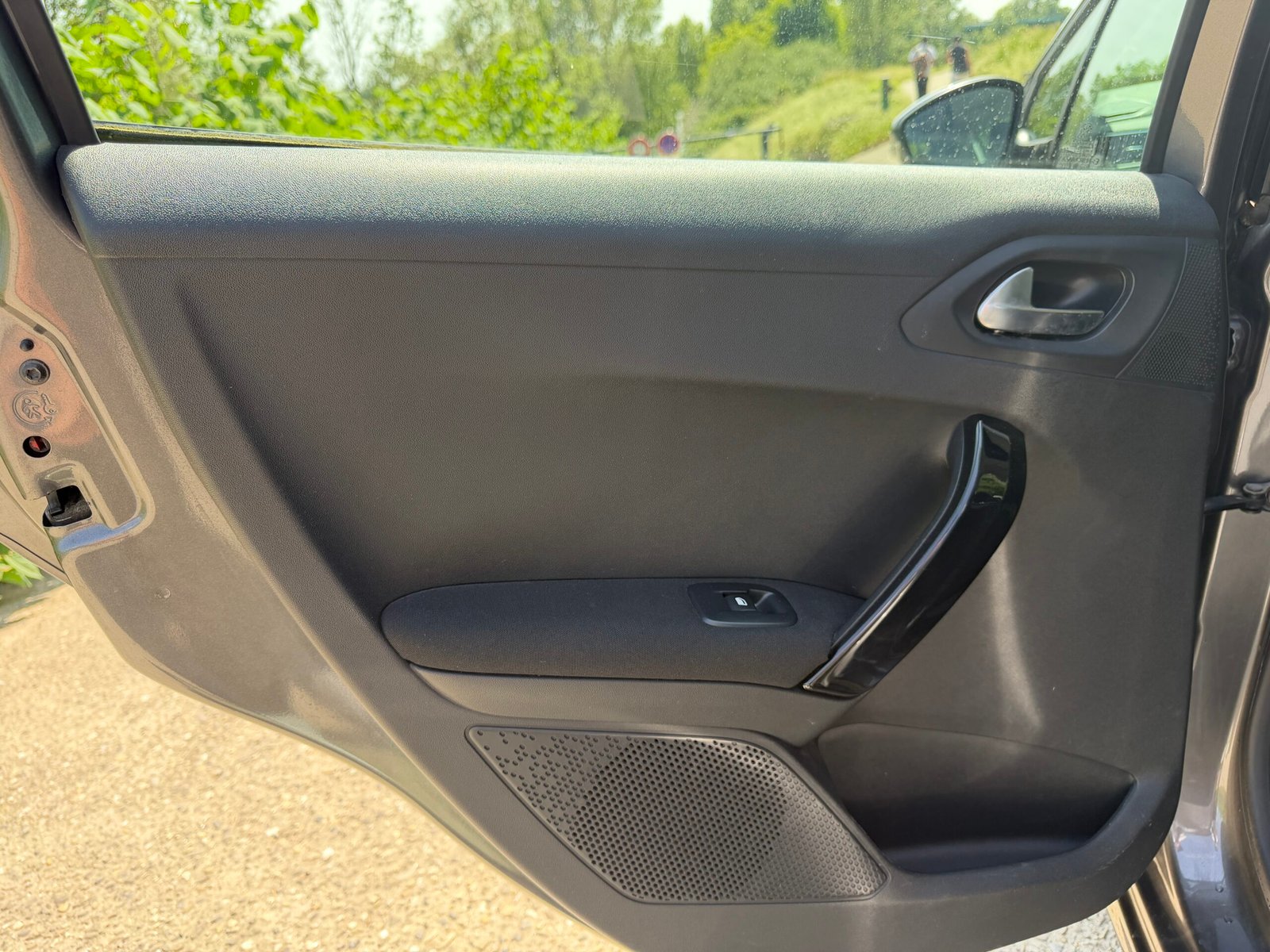 Peugeot 208 « Signature » 1,2 vti 82ch