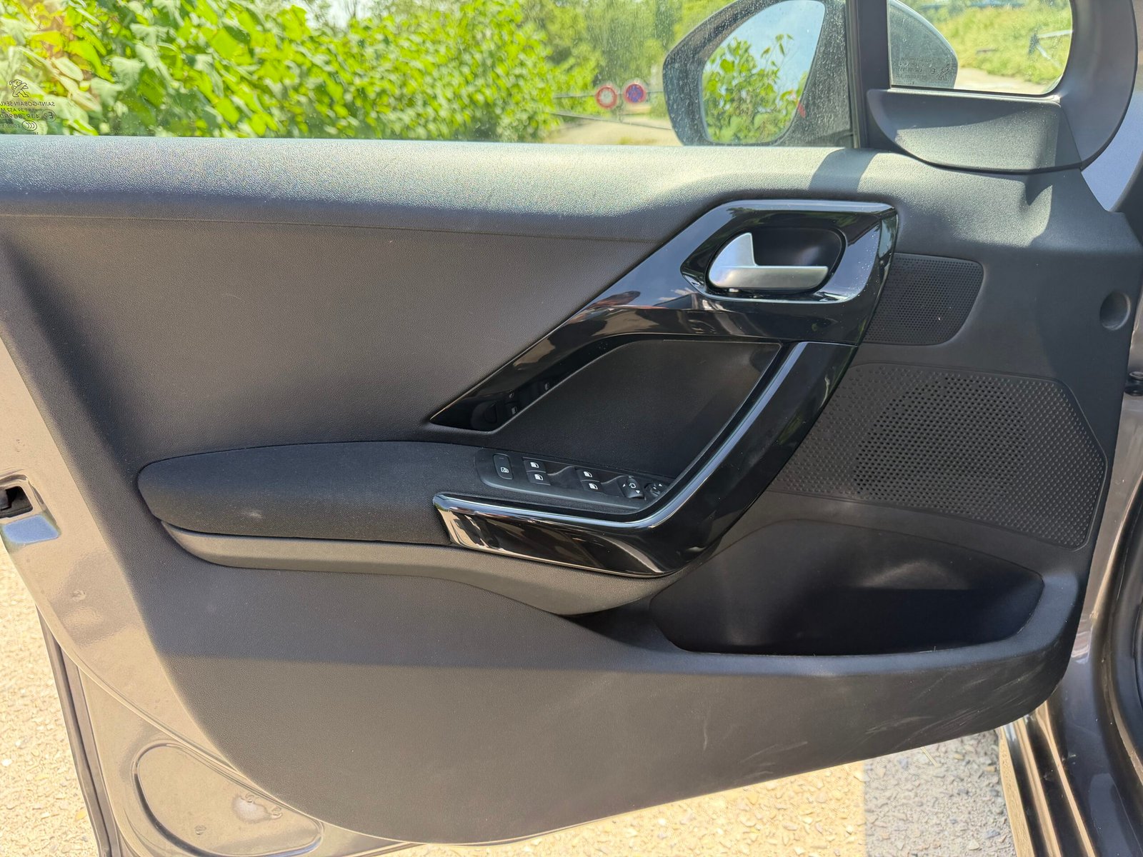 Peugeot 208 « Signature » 1,2 vti 82ch