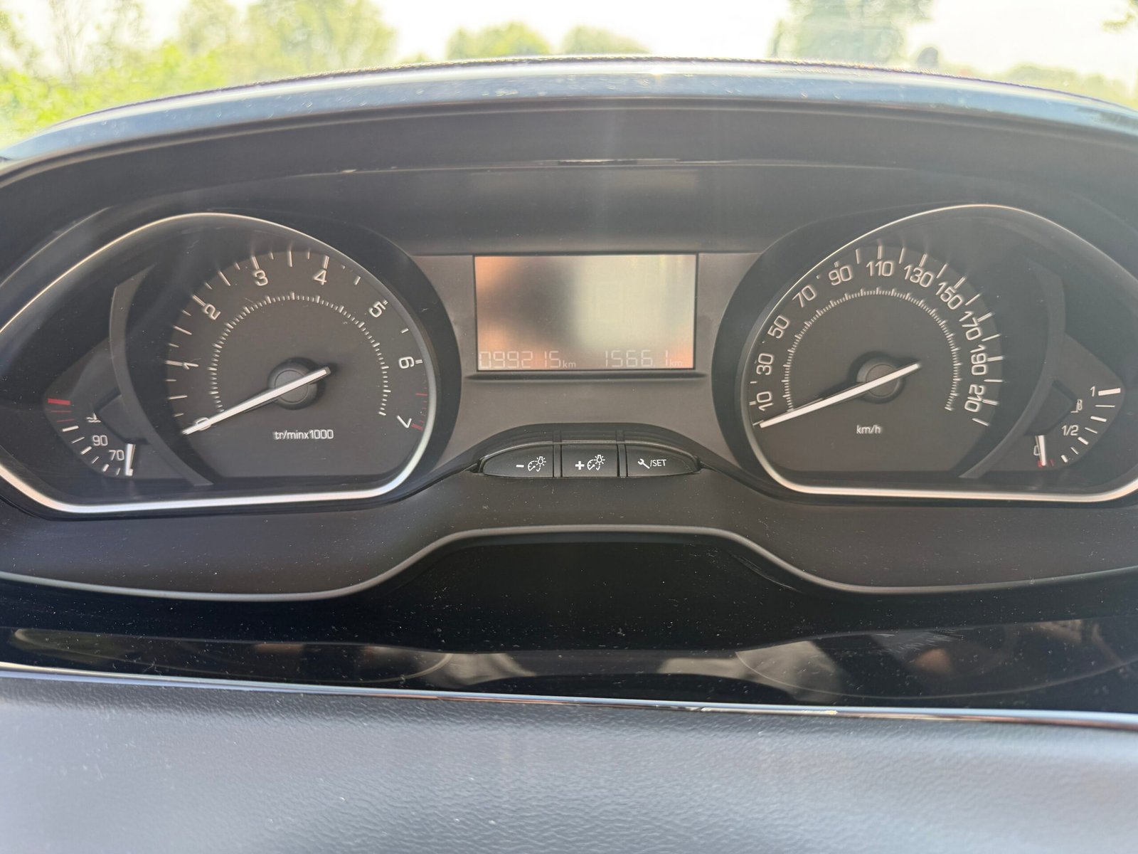 Peugeot 208 « Signature » 1,2 vti 82ch