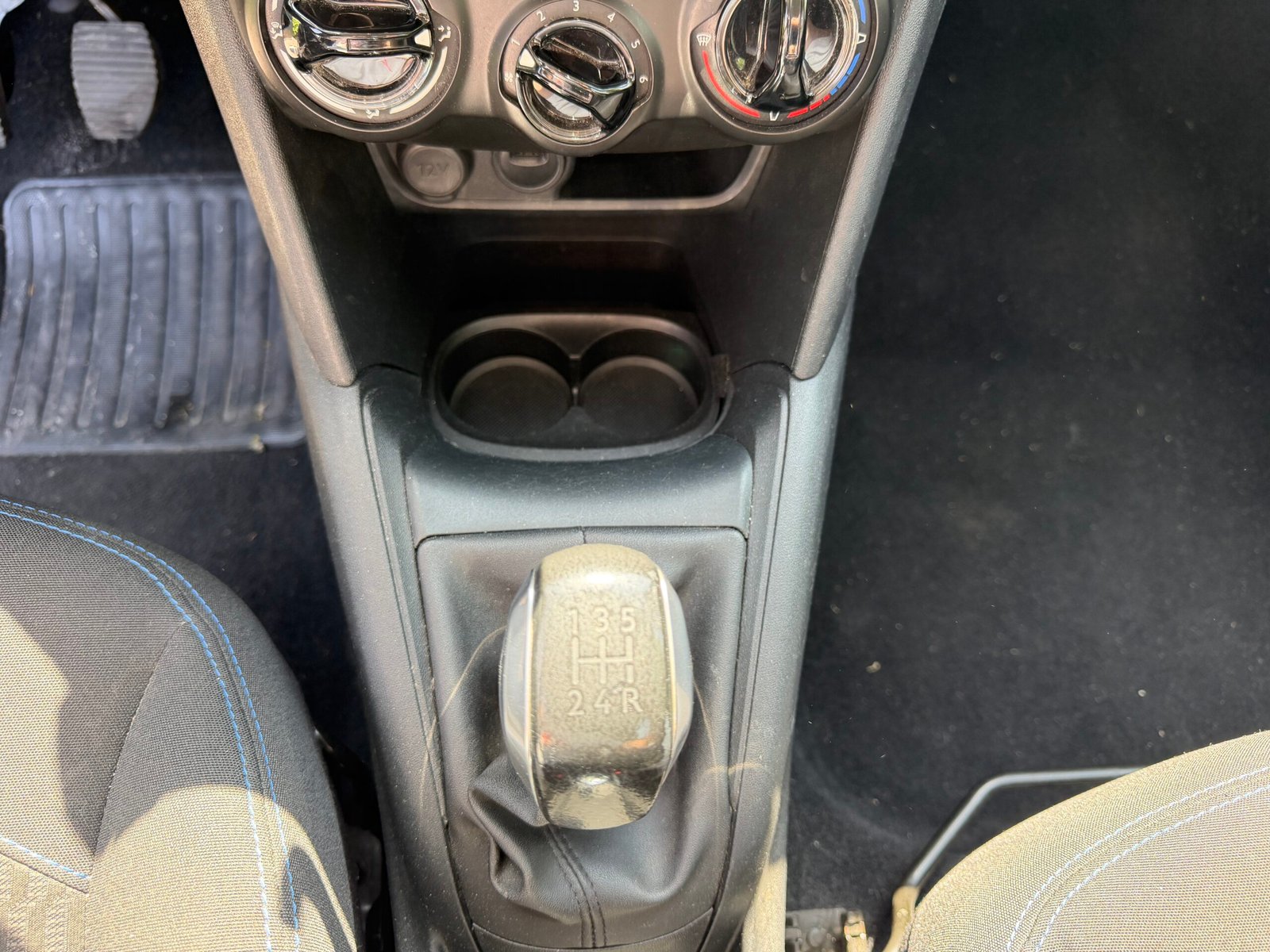 Peugeot 208 « Signature » 1,2 vti 82ch