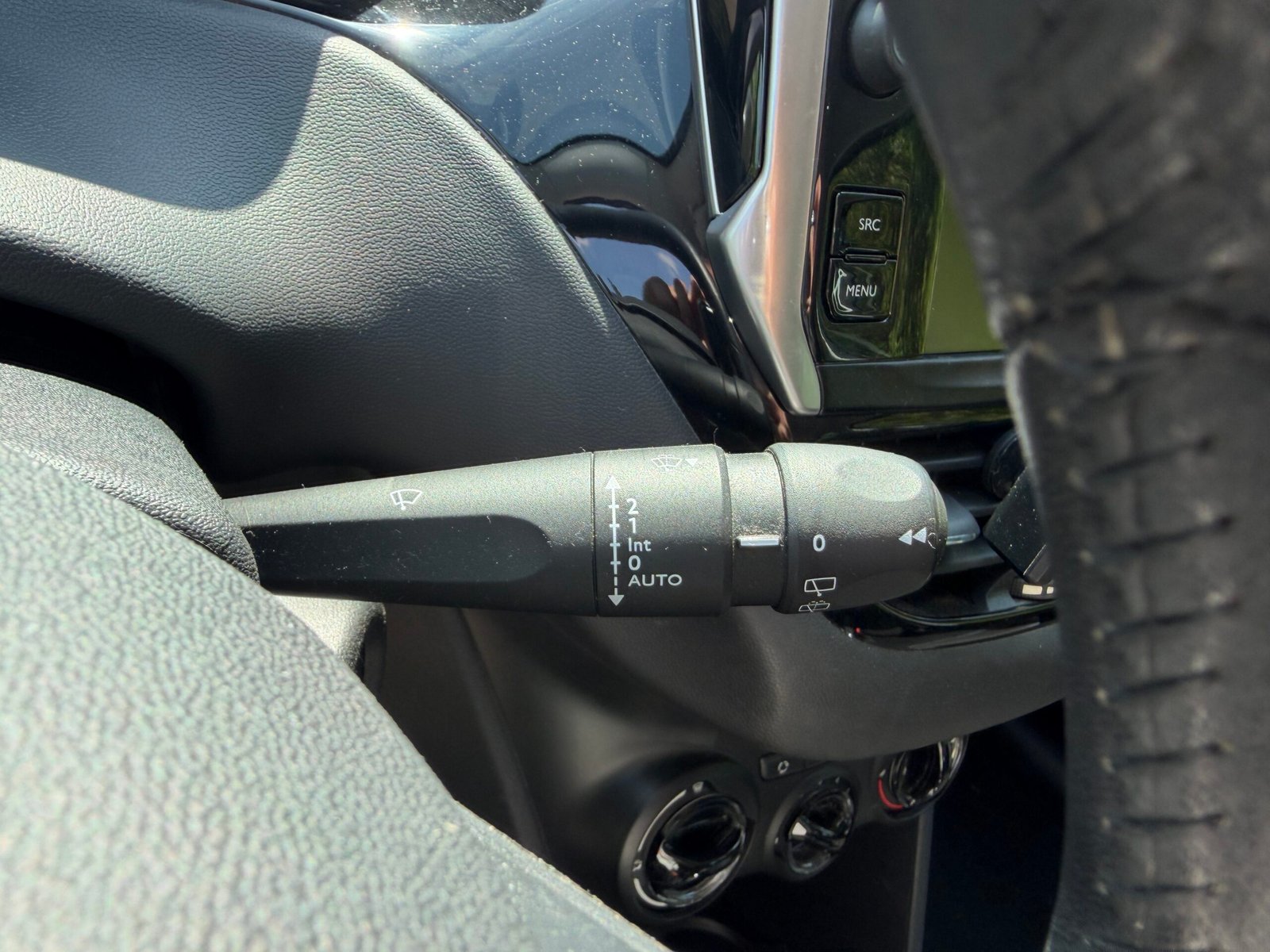 Peugeot 208 « Signature » 1,2 vti 82ch