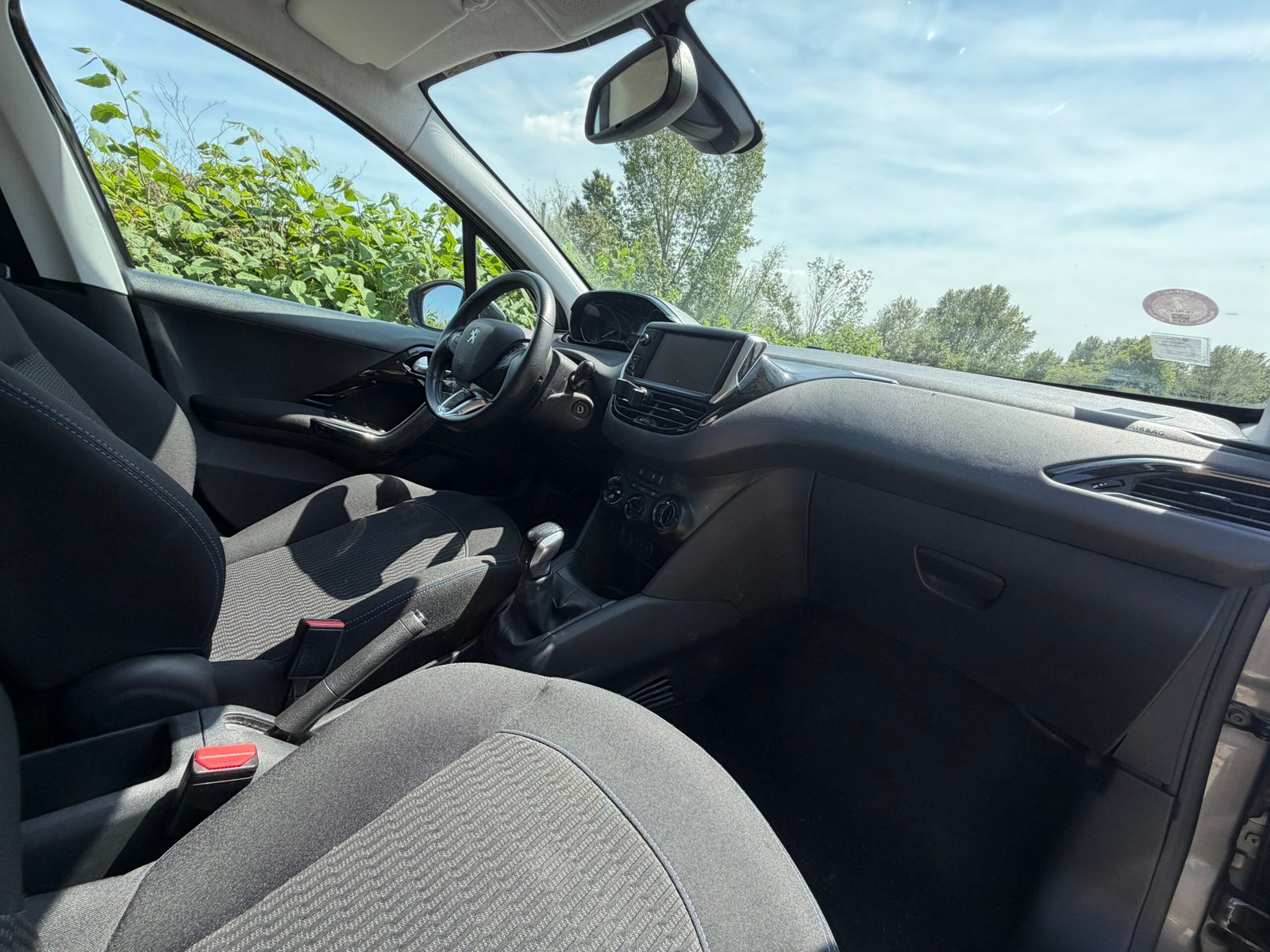Peugeot 208 « Signature » 1,2 vti 82ch