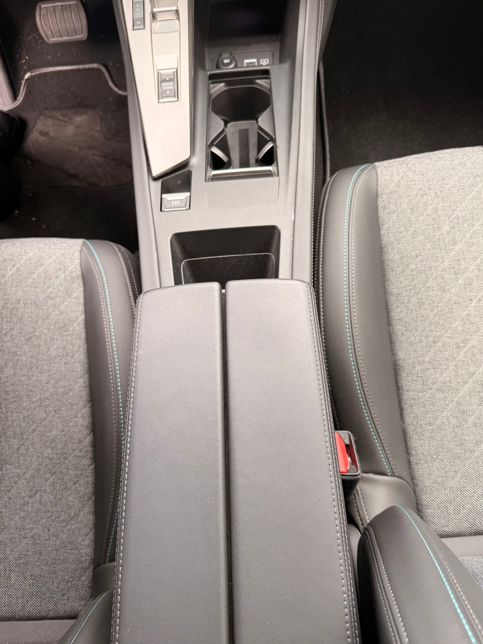 PEUGEOT 408 II 1.2 THP Puretech EAT8 S&S 131 cv Boîte auto / Allure