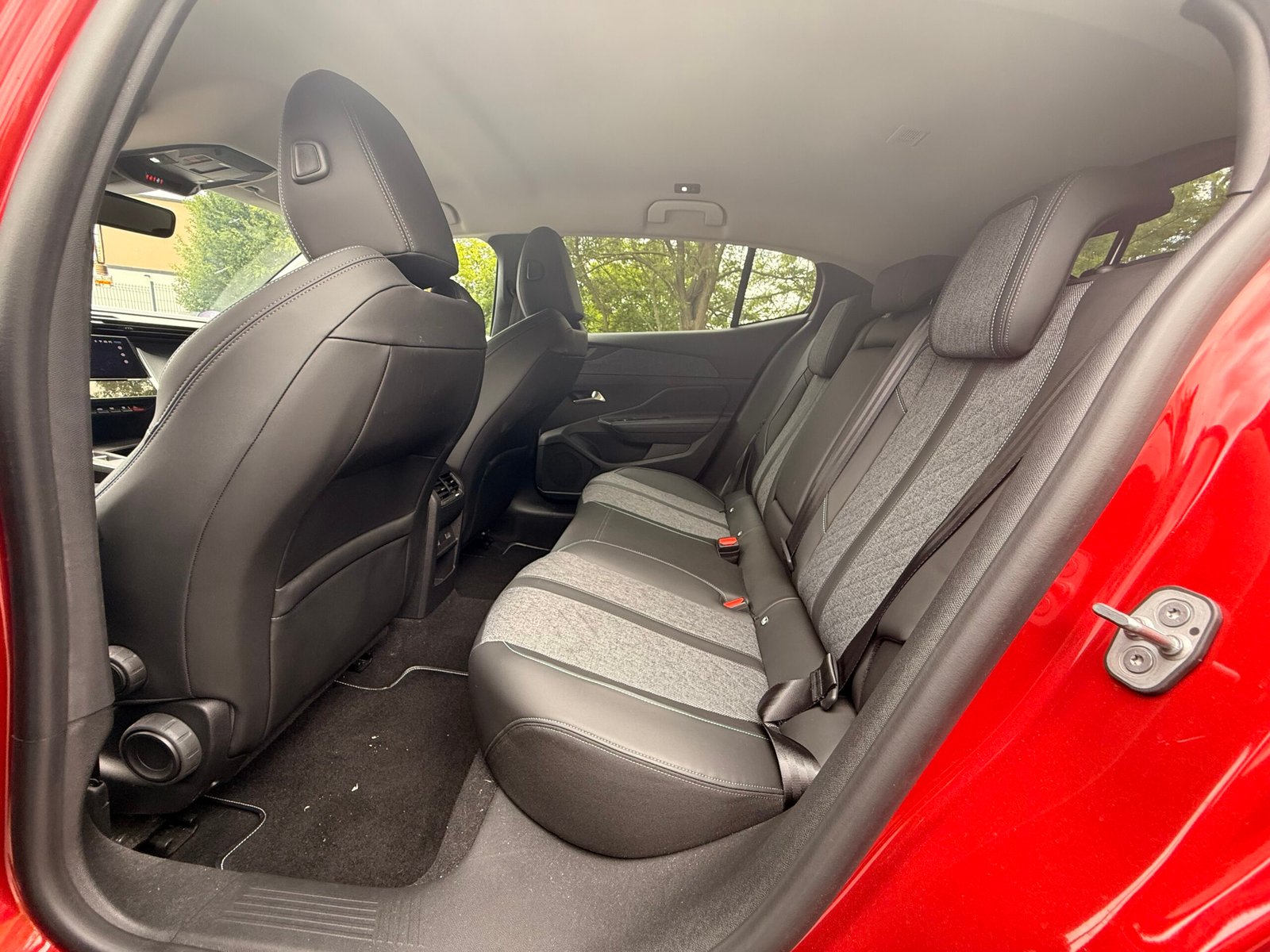 PEUGEOT 408 II 1.2 THP Puretech EAT8 S&S 131 cv Boîte auto / Allure