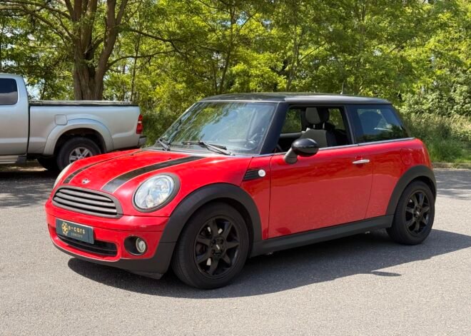 MINI MINI 2 (R56) LCI One 1.6 i 98 cv