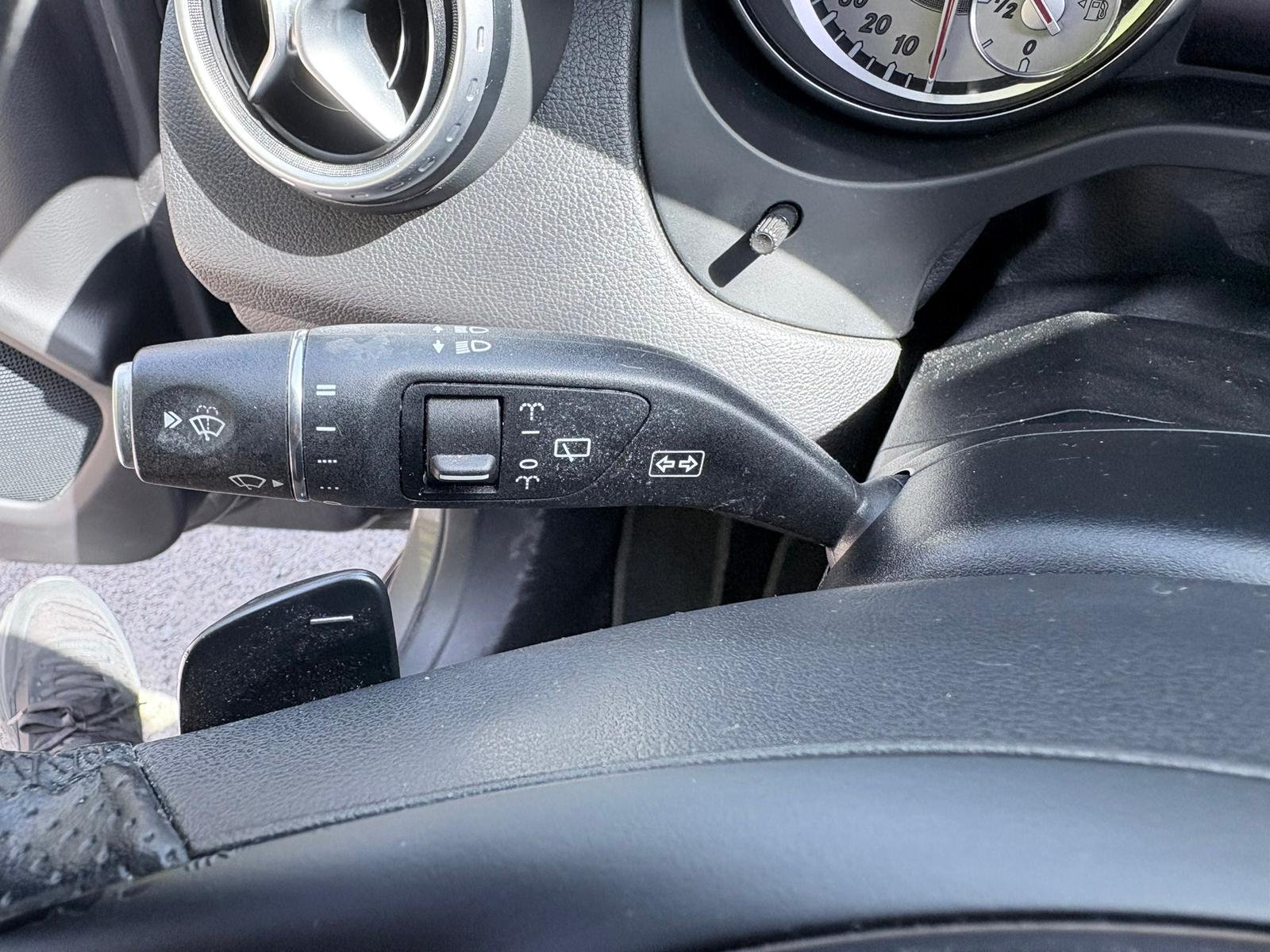 MERCEDES-BENZ Classe GLA 180 1.6 i 16V Turbo 7G-DCT 122 FASCINATION