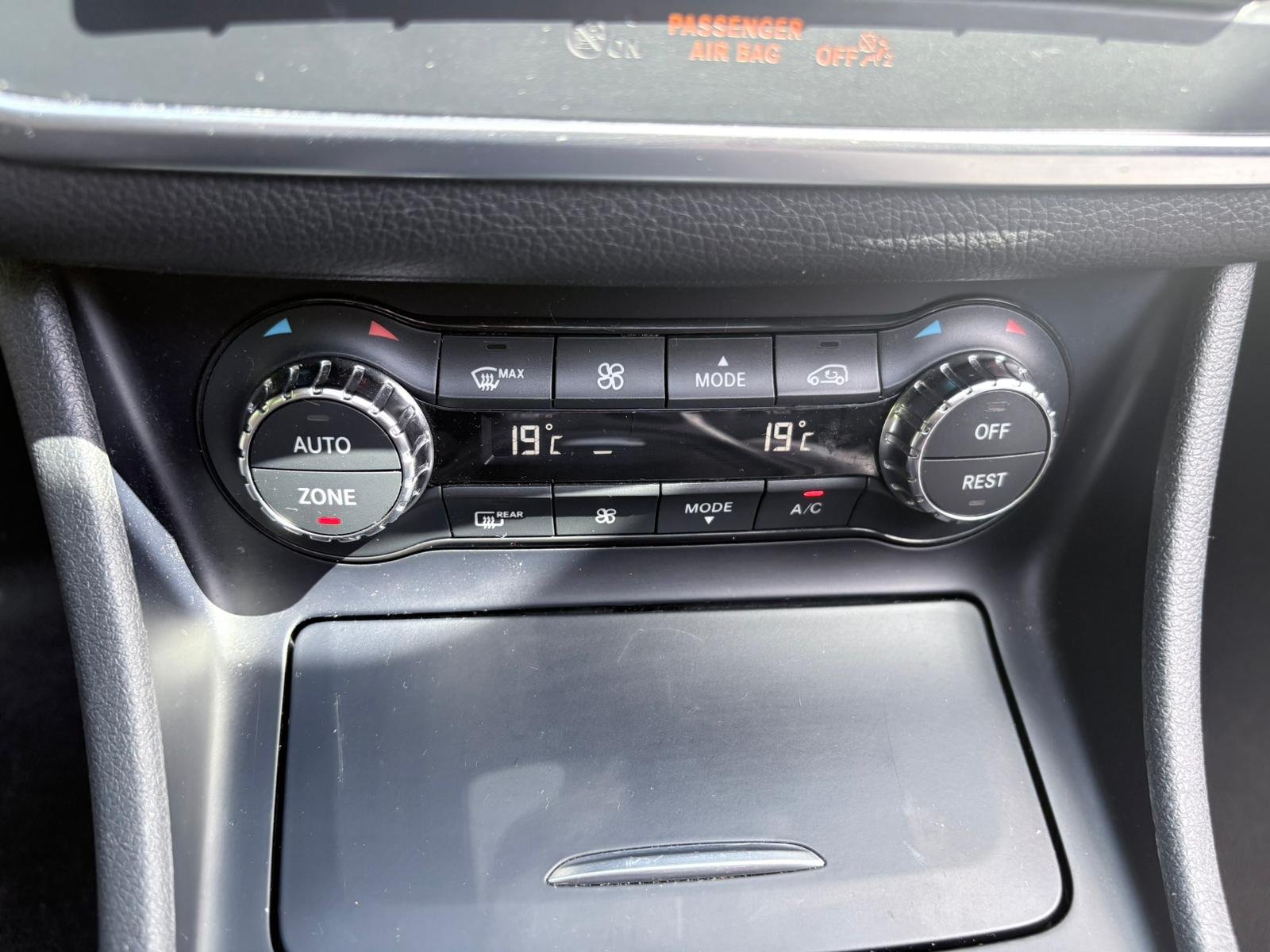 MERCEDES-BENZ Classe GLA 180 1.6 i 16V Turbo 7G-DCT 122 FASCINATION