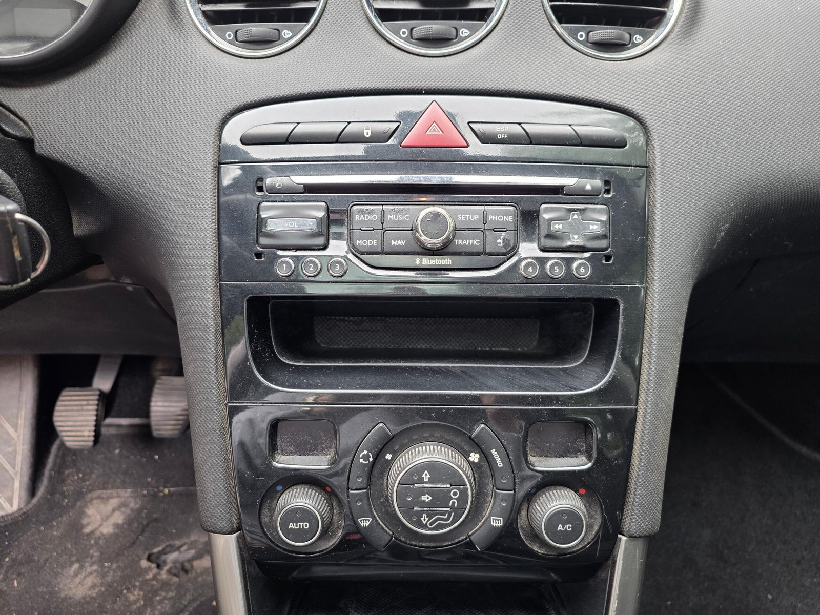 PEUGEOT 308 Allure Toit pano – 1.6 VTi 120ch BVM5