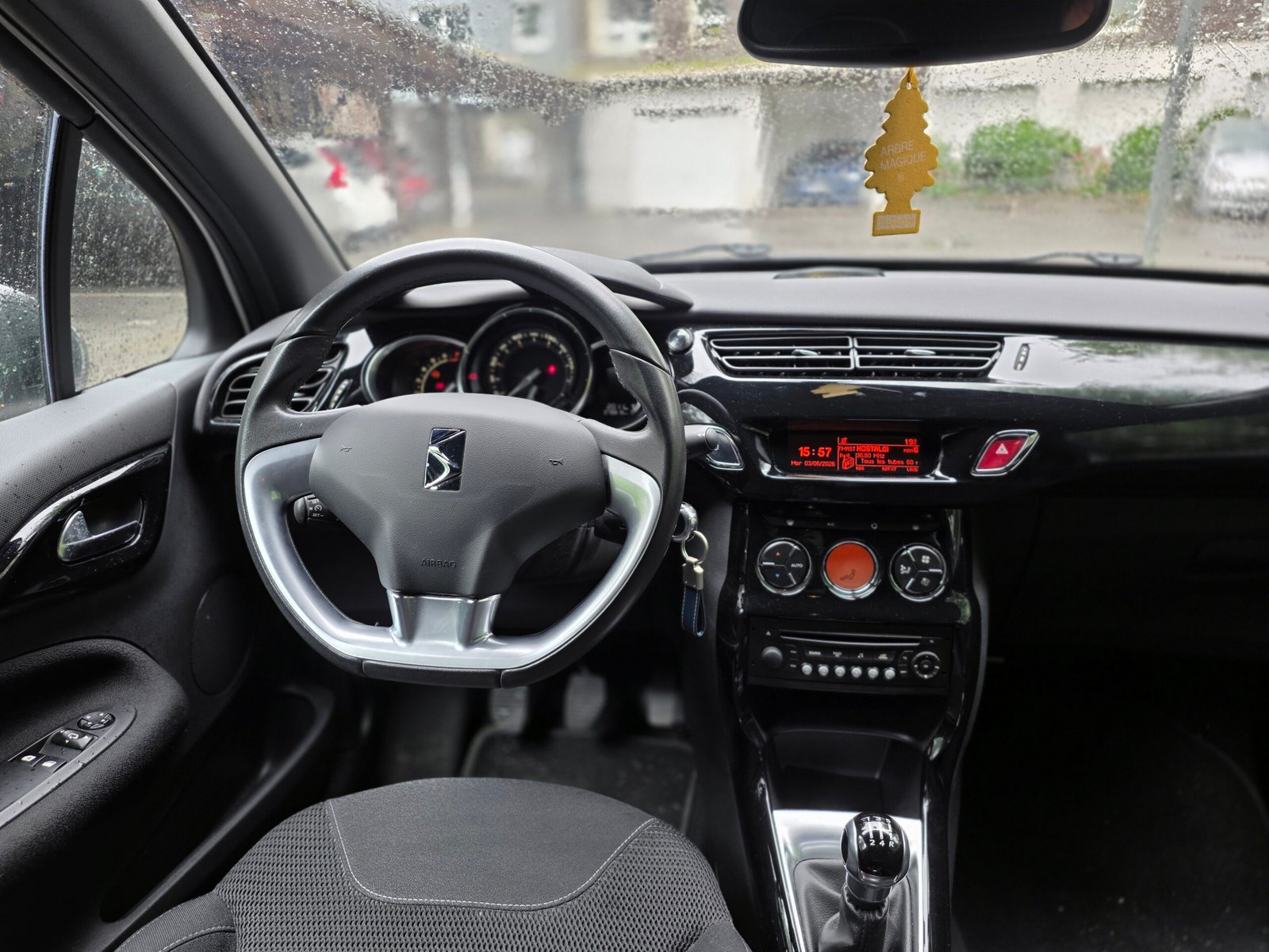 CITROËN DS 3 – 1.6 VTi 120ch BVM5 Finition SO CHIC