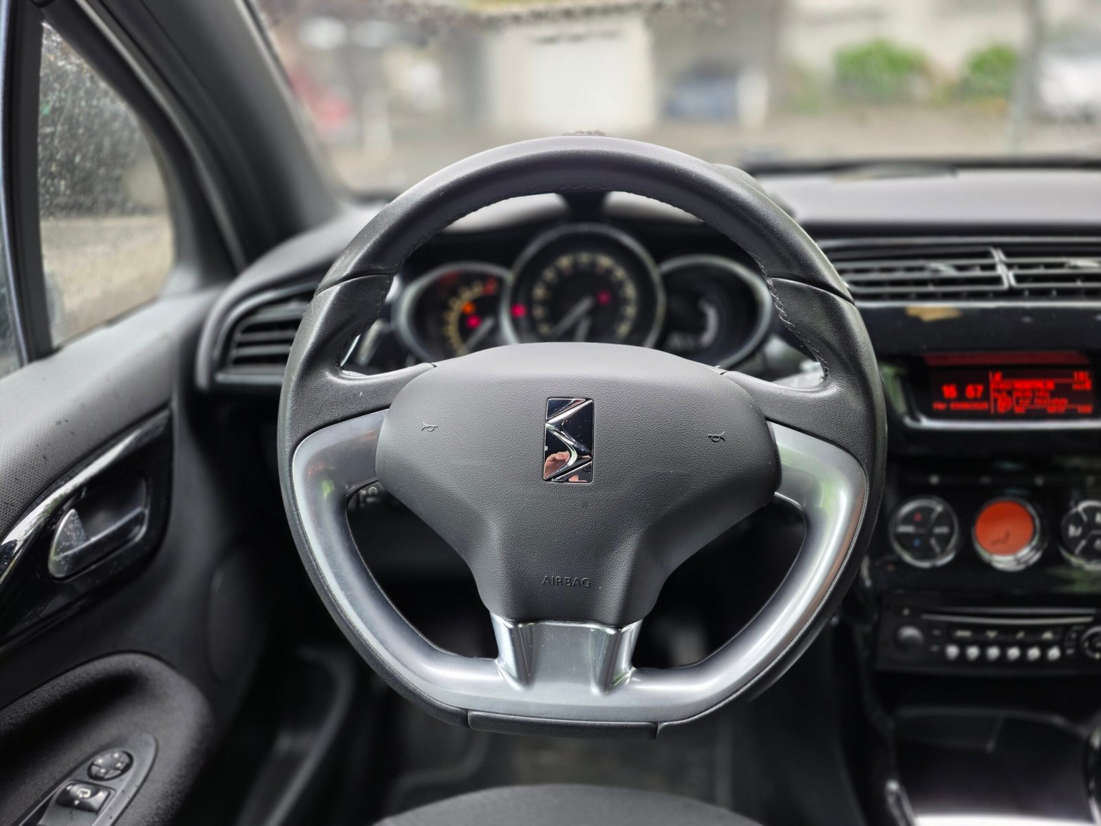 CITROËN DS 3 – 1.6 VTi 120ch BVM5 Finition SO CHIC