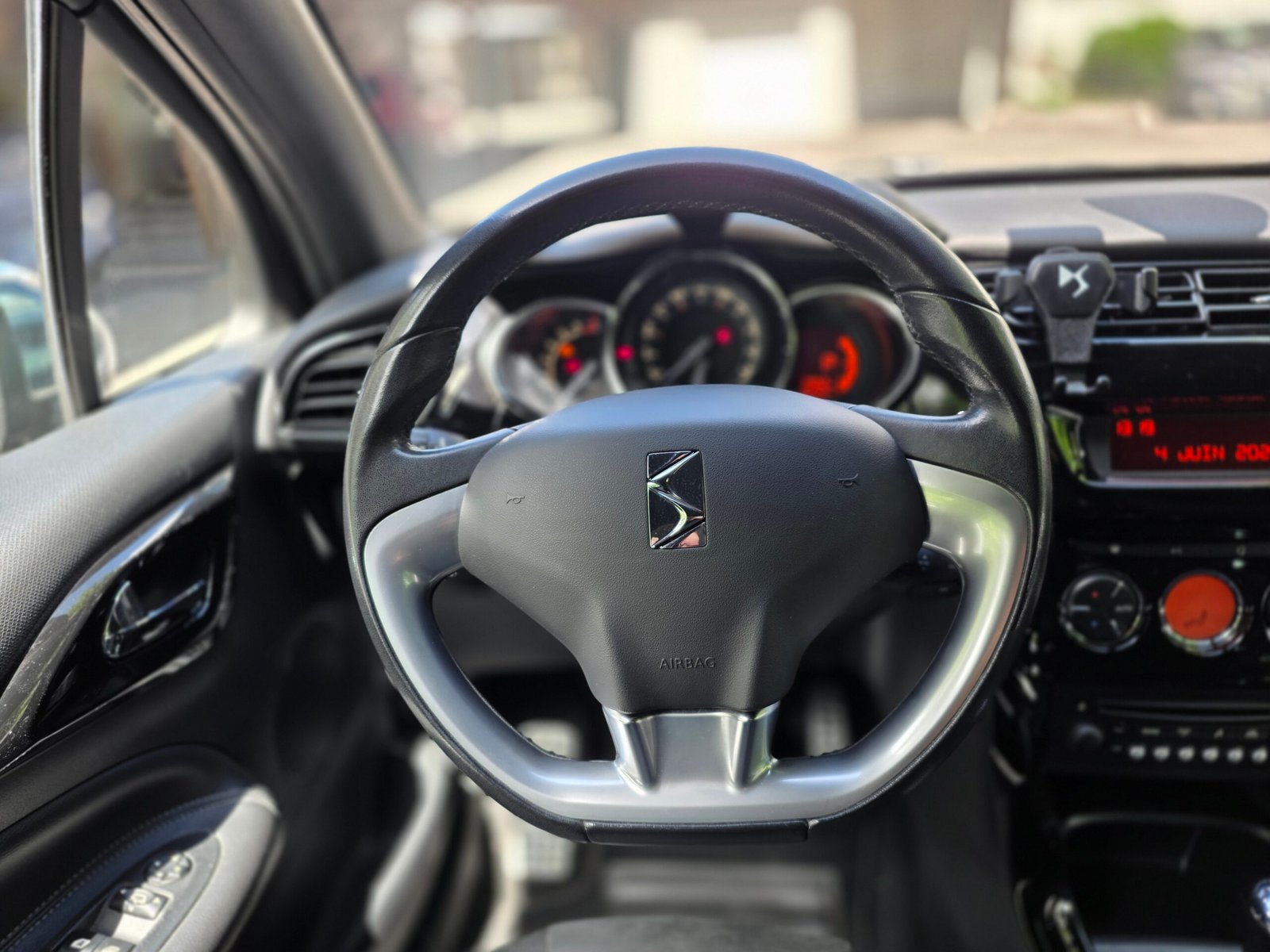 CITROËN DS 3 – 1.6 VTi 120ch Boîte Auto Finition SO CHIC