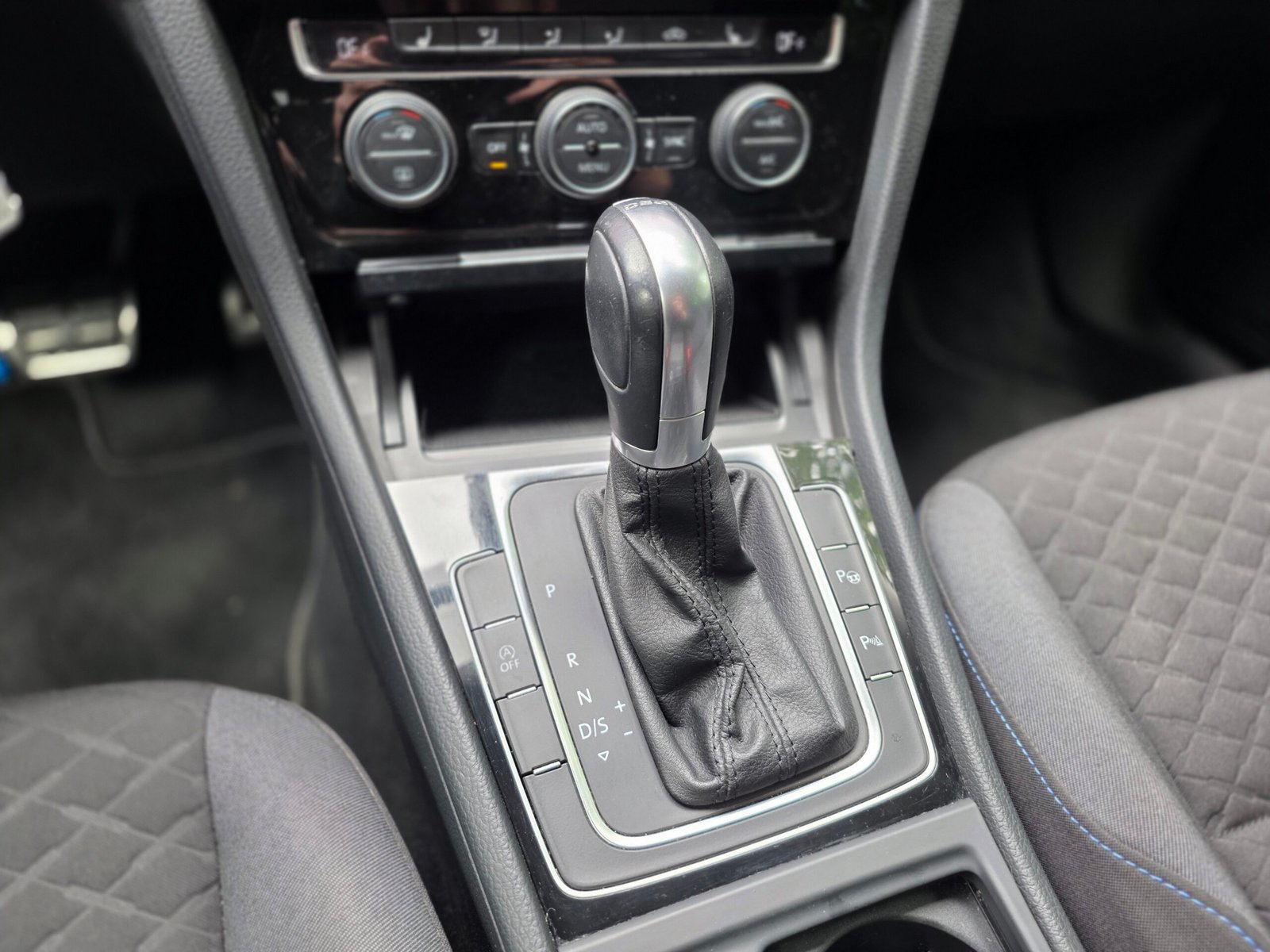 VOLKSWAGEN GOLF 7 – 1.6 TDi 115ch DSG7 Finition CONNECT