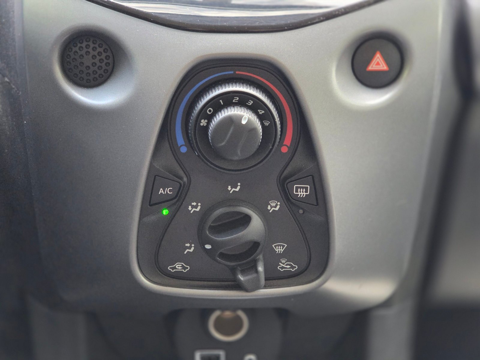 TOYOTA AYGO X-PLAY Boîte Auto – 1.0 VVT-i 72ch
