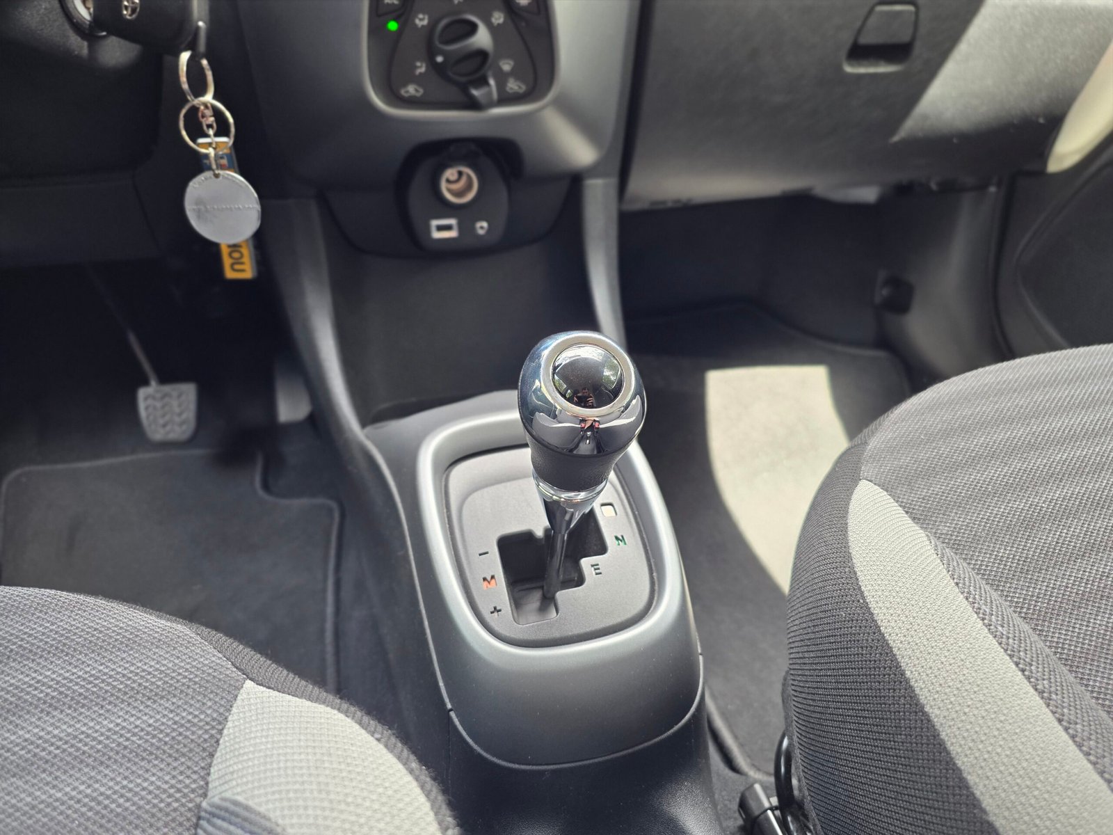 TOYOTA AYGO X-PLAY Boîte Auto – 1.0 VVT-i 72ch